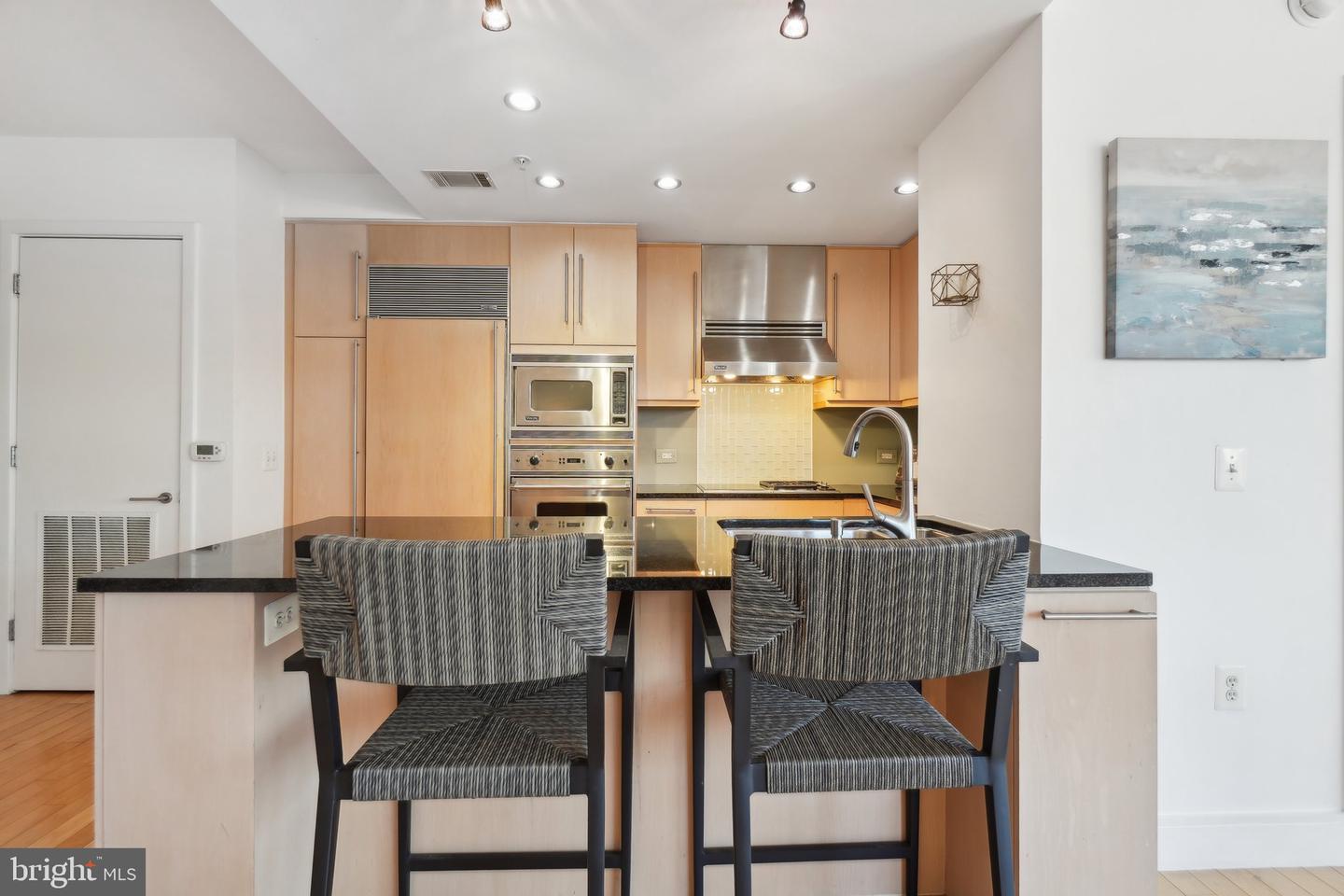 2001 15TH ST N #1008, ARLINGTON, Virginia 22201, 2 Bedrooms Bedrooms, ,2 BathroomsBathrooms,Residential,For sale,2001 15TH ST N #1008,VAAR2062148 MLS # VAAR2062148