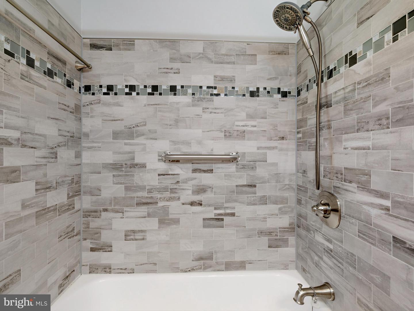 3806 V ST SE #202, WASHINGTON, District Of Columbia 20020, 2 Bedrooms Bedrooms, ,1 BathroomBathrooms,Residential,For sale,3806 V ST SE #202,DCDC2215432 MLS # DCDC2215432