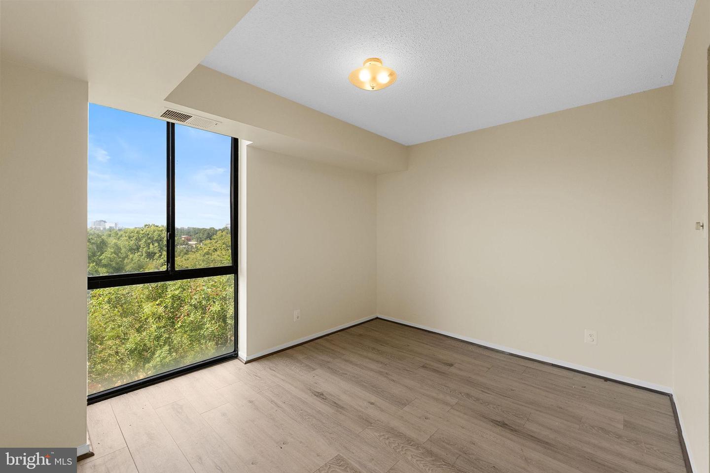 2311 PIMMIT DR #618, FALLS CHURCH, Virginia 22043, 1 Bedroom Bedrooms, ,1 BathroomBathrooms,Residential,For sale,2311 PIMMIT DR #618,VAFX2263120 MLS # VAFX2263120