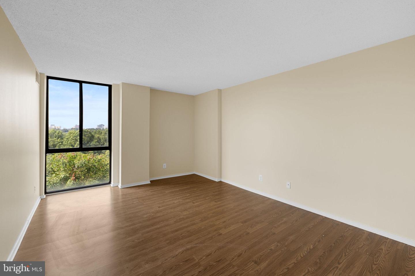 2311 PIMMIT DR #618, FALLS CHURCH, Virginia 22043, 1 Bedroom Bedrooms, ,1 BathroomBathrooms,Residential,For sale,2311 PIMMIT DR #618,VAFX2263120 MLS # VAFX2263120