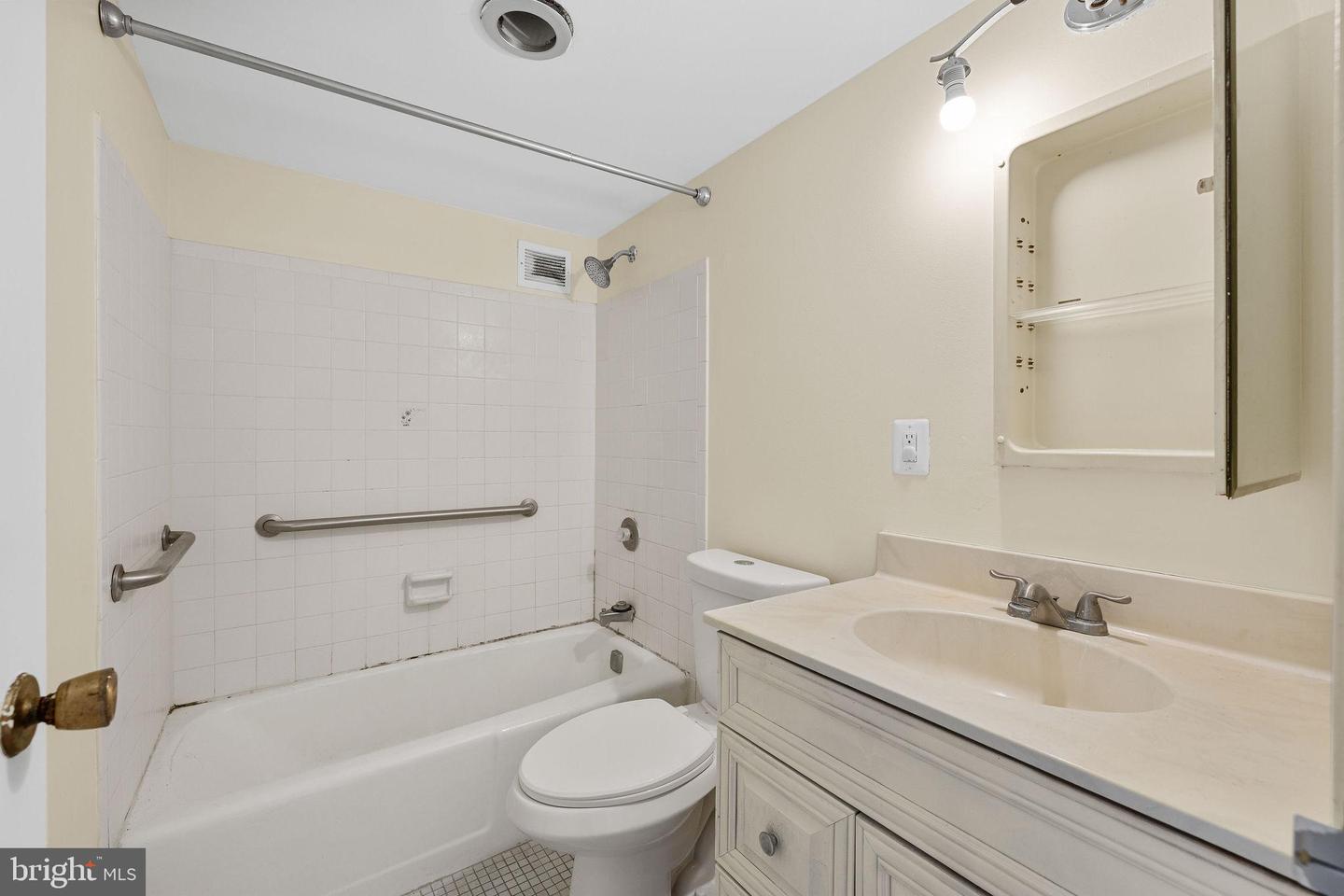 2311 PIMMIT DR #618, FALLS CHURCH, Virginia 22043, 1 Bedroom Bedrooms, ,1 BathroomBathrooms,Residential,For sale,2311 PIMMIT DR #618,VAFX2263120 MLS # VAFX2263120