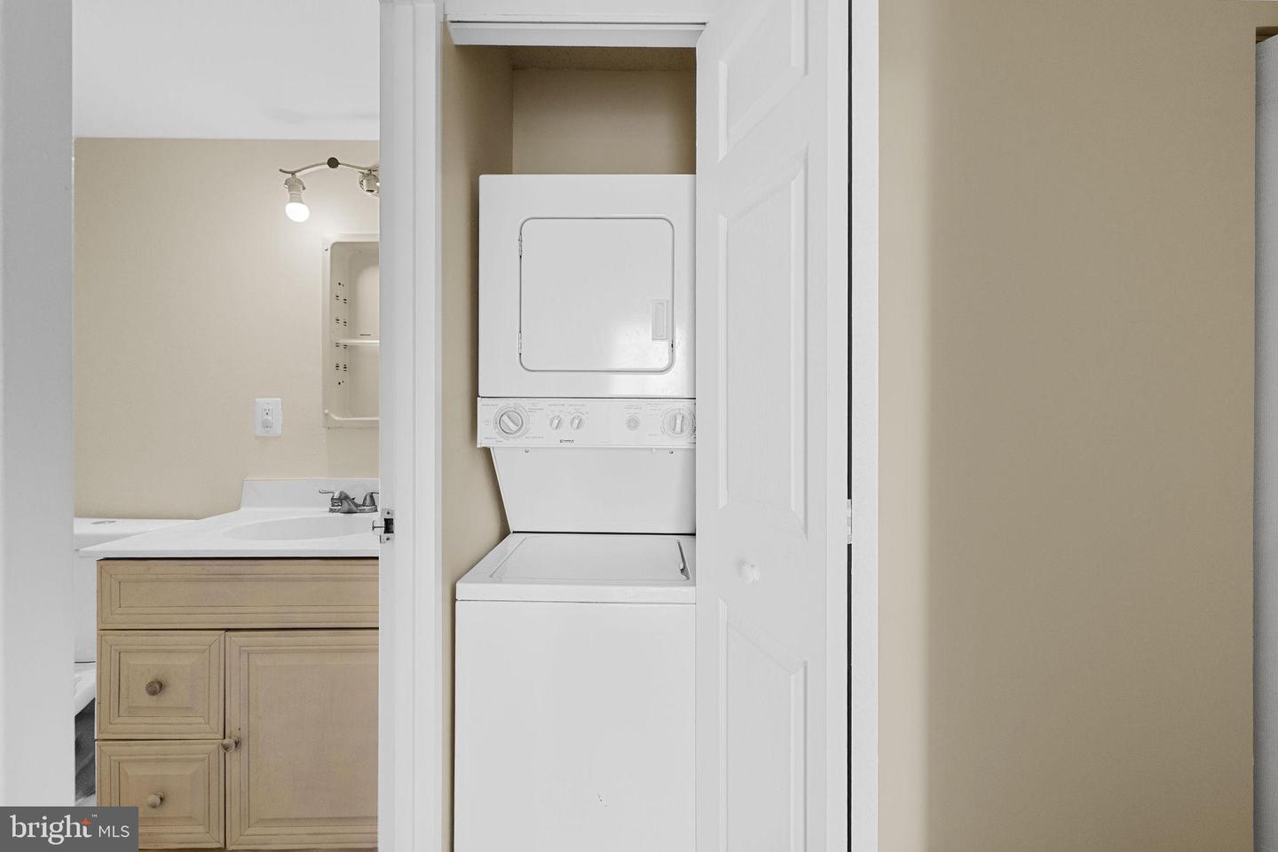 2311 PIMMIT DR #618, FALLS CHURCH, Virginia 22043, 1 Bedroom Bedrooms, ,1 BathroomBathrooms,Residential,For sale,2311 PIMMIT DR #618,VAFX2263120 MLS # VAFX2263120