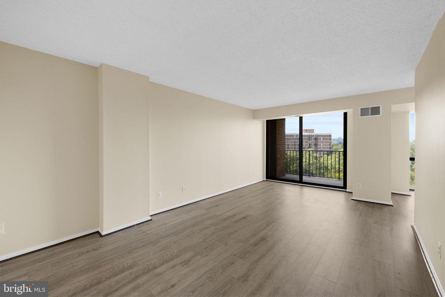 2311 PIMMIT DR #618, FALLS CHURCH, Virginia 22043, 1 Bedroom Bedrooms, ,1 BathroomBathrooms,Residential,For sale,2311 PIMMIT DR #618,VAFX2263120 MLS # VAFX2263120