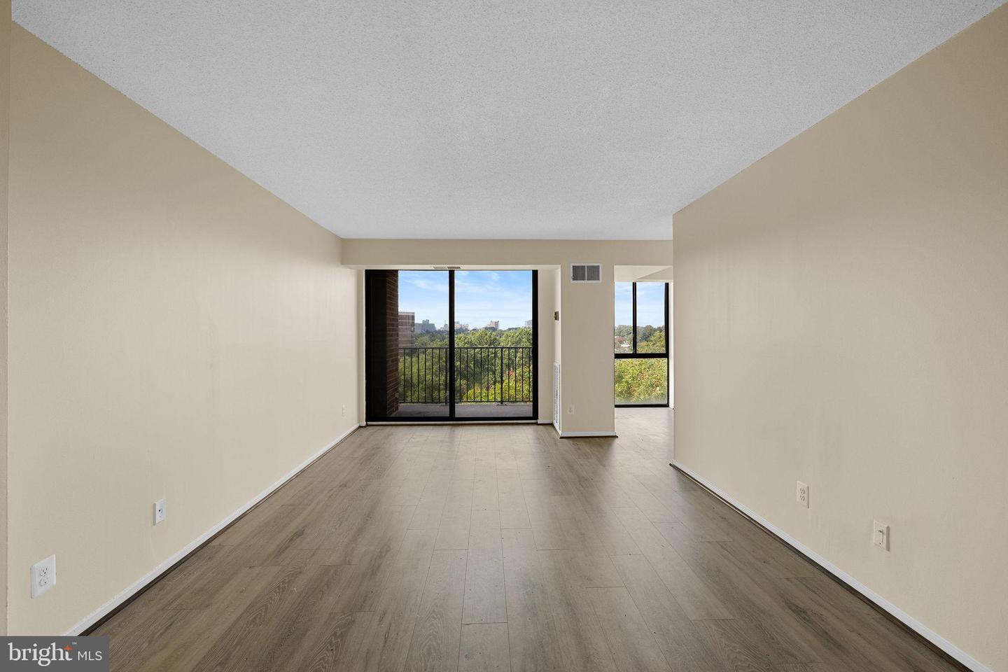 2311 PIMMIT DR #618, FALLS CHURCH, Virginia 22043, 1 Bedroom Bedrooms, ,1 BathroomBathrooms,Residential,For sale,2311 PIMMIT DR #618,VAFX2263120 MLS # VAFX2263120