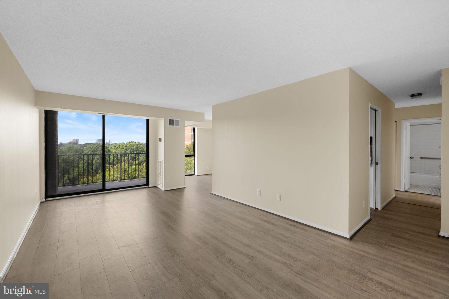 2311 PIMMIT DR #618, FALLS CHURCH, Virginia 22043, 1 Bedroom Bedrooms, ,1 BathroomBathrooms,Residential,For sale,2311 PIMMIT DR #618,VAFX2263120 MLS # VAFX2263120