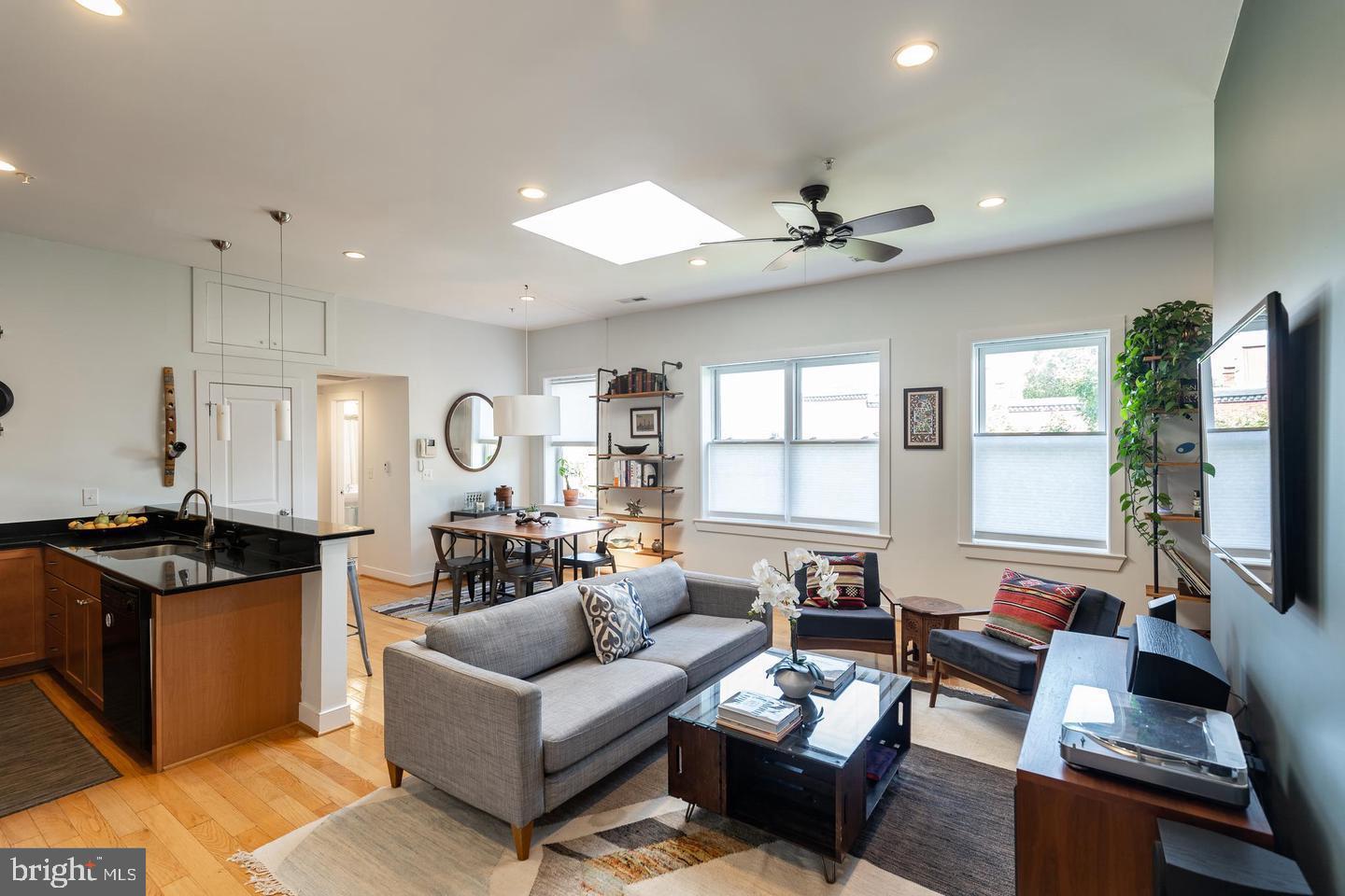 1240 4TH ST NW #300, WASHINGTON, District Of Columbia 20001, 2 Bedrooms Bedrooms, 4 Rooms Rooms,2 BathroomsBathrooms,Residential,For sale,1240 4TH ST NW #300,DCDC2216906 MLS # DCDC2216906