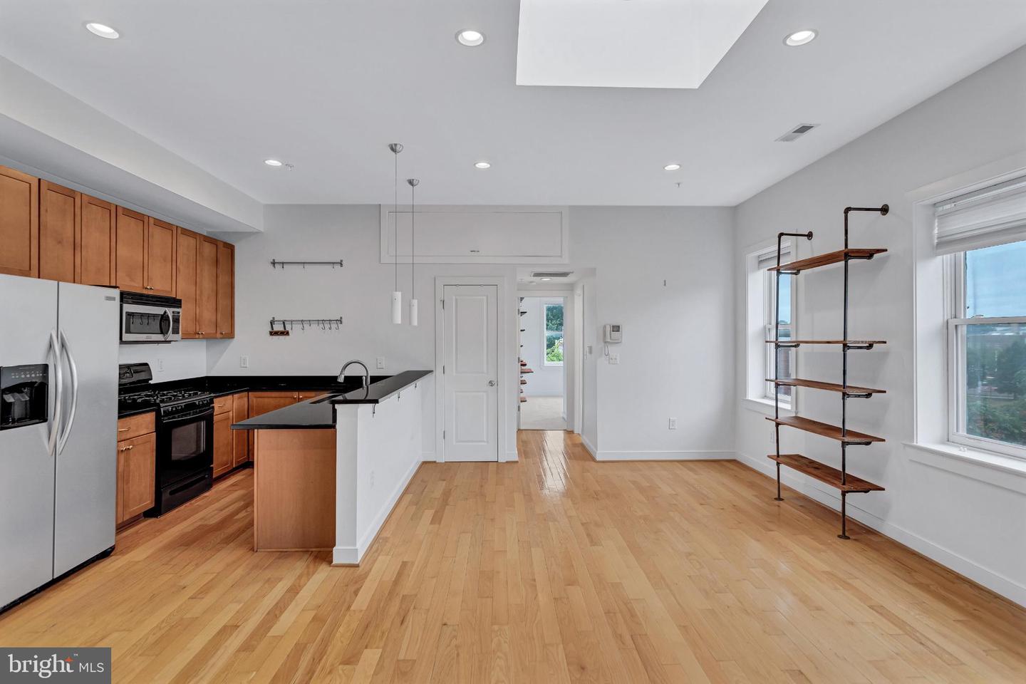 1240 4TH ST NW #300, WASHINGTON, District Of Columbia 20001, 2 Bedrooms Bedrooms, 4 Rooms Rooms,2 BathroomsBathrooms,Residential,For sale,1240 4TH ST NW #300,DCDC2216906 MLS # DCDC2216906