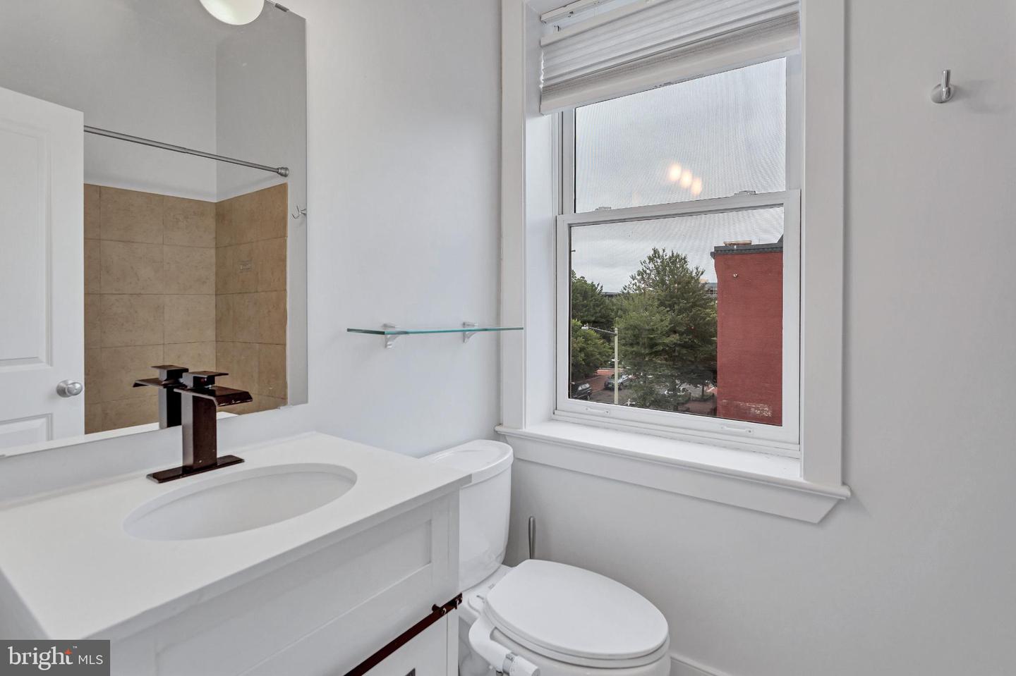 1240 4TH ST NW #300, WASHINGTON, District Of Columbia 20001, 2 Bedrooms Bedrooms, 4 Rooms Rooms,2 BathroomsBathrooms,Residential,For sale,1240 4TH ST NW #300,DCDC2216906 MLS # DCDC2216906