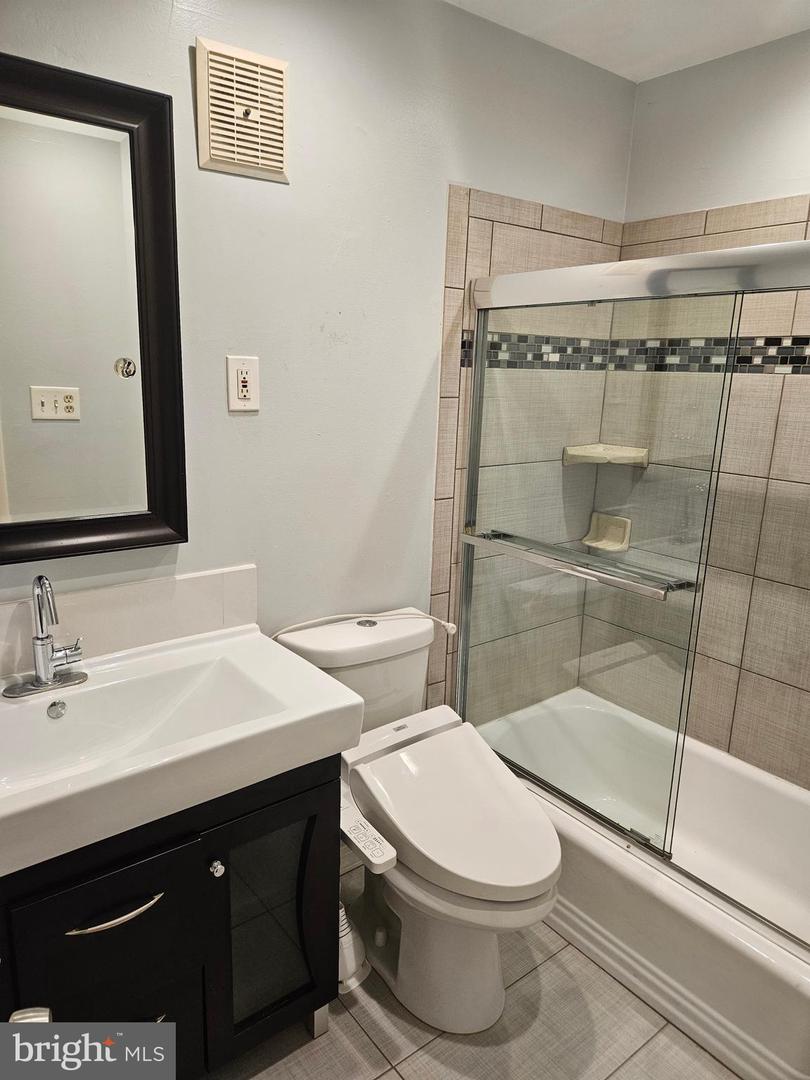 2653 BOWLING GREEN DR, VIENNA, Virginia 22180, 4 Bedrooms Bedrooms, ,3 BathroomsBathrooms,Residential,For sale,2653 BOWLING GREEN DR,VAFX2262252 MLS # VAFX2262252
