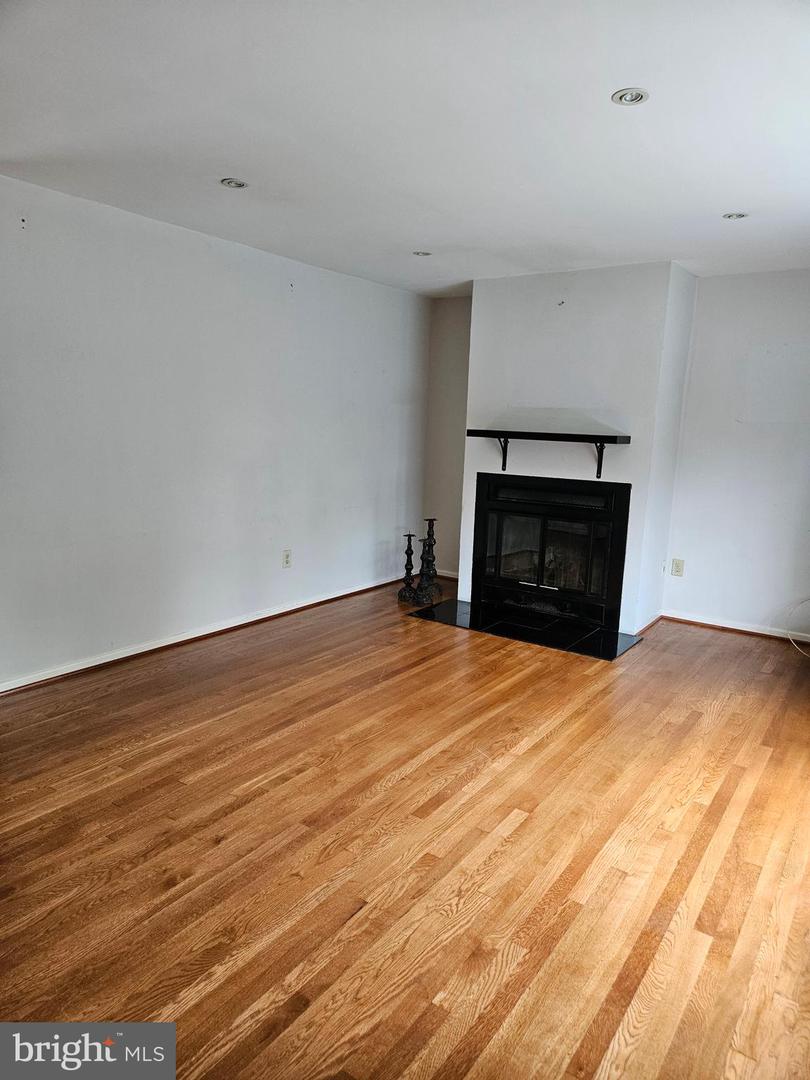 2653 BOWLING GREEN DR, VIENNA, Virginia 22180, 4 Bedrooms Bedrooms, ,3 BathroomsBathrooms,Residential,For sale,2653 BOWLING GREEN DR,VAFX2262252 MLS # VAFX2262252