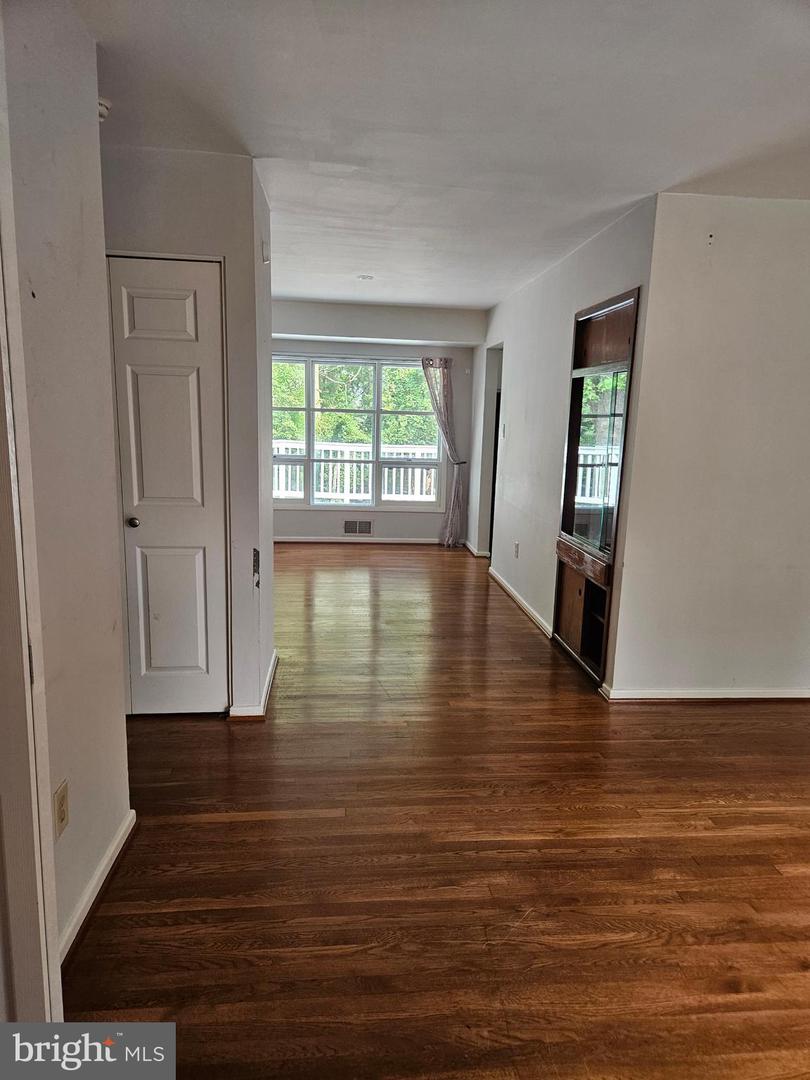 2653 BOWLING GREEN DR, VIENNA, Virginia 22180, 4 Bedrooms Bedrooms, ,3 BathroomsBathrooms,Residential,For sale,2653 BOWLING GREEN DR,VAFX2262252 MLS # VAFX2262252