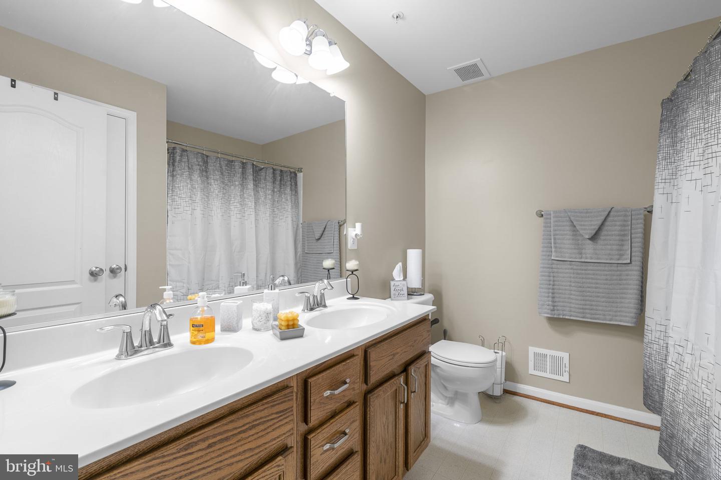15126 LILYWOOD LN, HAYMARKET, Virginia 20169, 2 Bedrooms Bedrooms, ,2 BathroomsBathrooms,Residential,For sale,15126 LILYWOOD LN,VAPW2101130 MLS # VAPW2101130