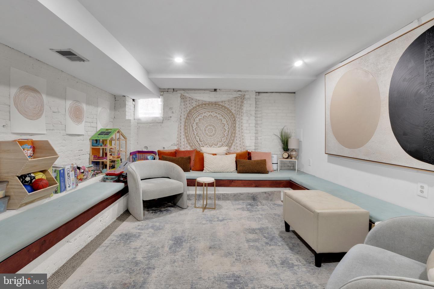 117 S SAINT ASAPH ST, ALEXANDRIA, Virginia 22314, 5 Bedrooms Bedrooms, ,3 BathroomsBathrooms,Residential,For sale,117 S SAINT ASAPH ST,VAAX2048788 MLS # VAAX2048788