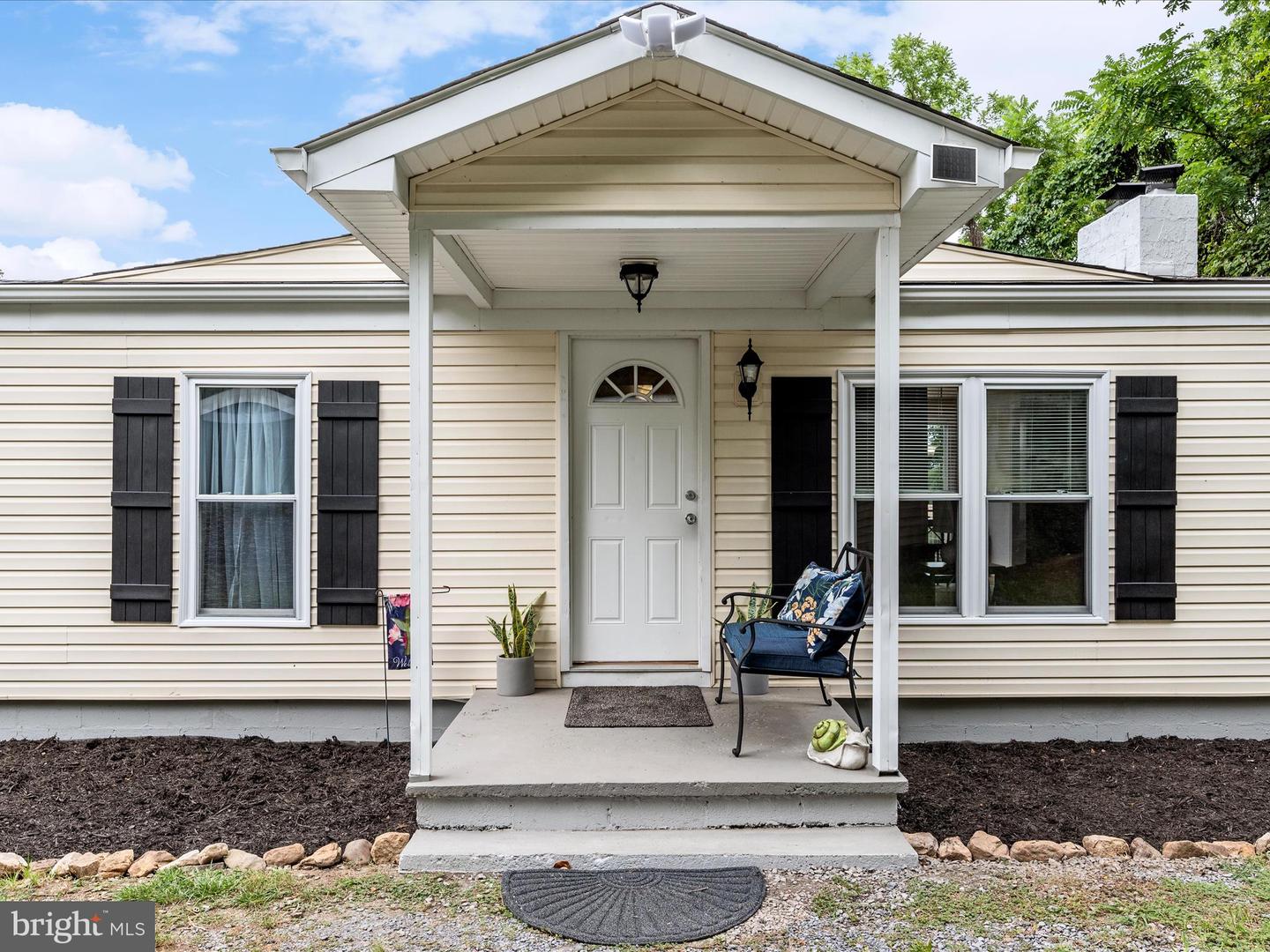 2757 E LEE HWY, NEW MARKET, Virginia 22844, 3 Bedrooms Bedrooms, ,3 BathroomsBathrooms,Residential,For sale,2757 E LEE HWY,VASH2012310 MLS # VASH2012310