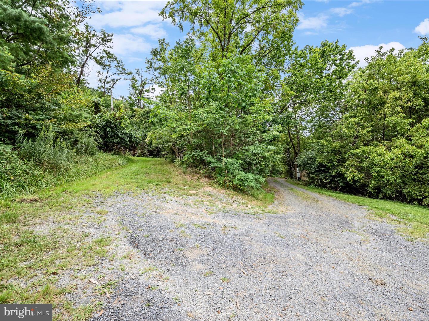 2757 E LEE HWY, NEW MARKET, Virginia 22844, 3 Bedrooms Bedrooms, ,3 BathroomsBathrooms,Residential,For sale,2757 E LEE HWY,VASH2012310 MLS # VASH2012310