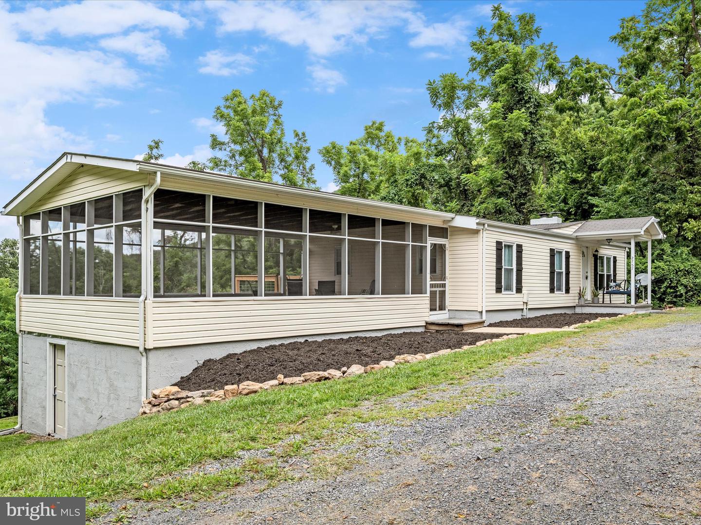 2757 E LEE HWY, NEW MARKET, Virginia 22844, 3 Bedrooms Bedrooms, ,3 BathroomsBathrooms,Residential,For sale,2757 E LEE HWY,VASH2012310 MLS # VASH2012310