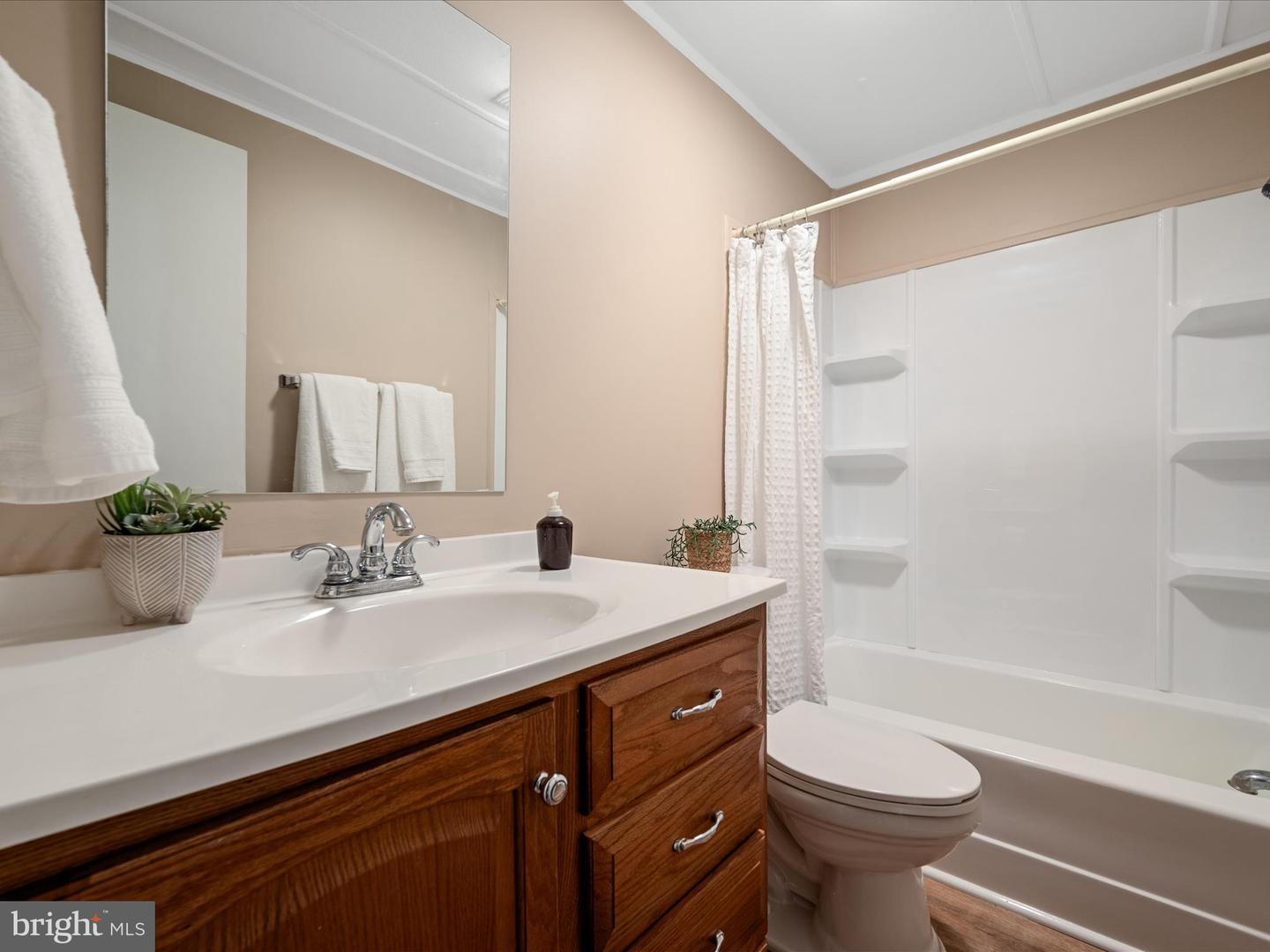 2757 E LEE HWY, NEW MARKET, Virginia 22844, 3 Bedrooms Bedrooms, ,3 BathroomsBathrooms,Residential,For sale,2757 E LEE HWY,VASH2012310 MLS # VASH2012310