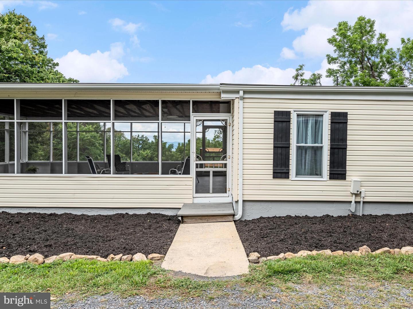 2757 E LEE HWY, NEW MARKET, Virginia 22844, 3 Bedrooms Bedrooms, ,3 BathroomsBathrooms,Residential,For sale,2757 E LEE HWY,VASH2012310 MLS # VASH2012310