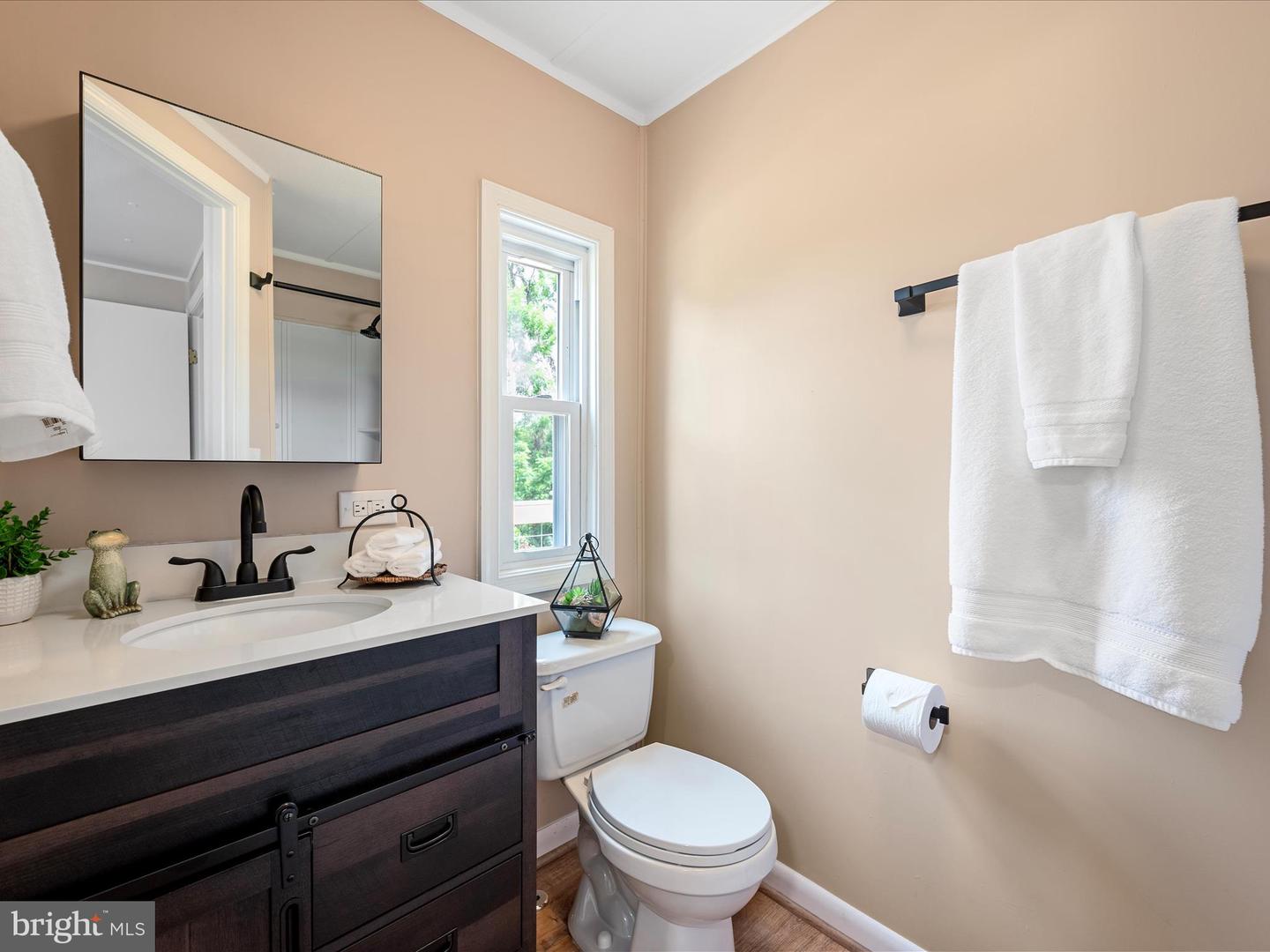 2757 E LEE HWY, NEW MARKET, Virginia 22844, 3 Bedrooms Bedrooms, ,3 BathroomsBathrooms,Residential,For sale,2757 E LEE HWY,VASH2012310 MLS # VASH2012310