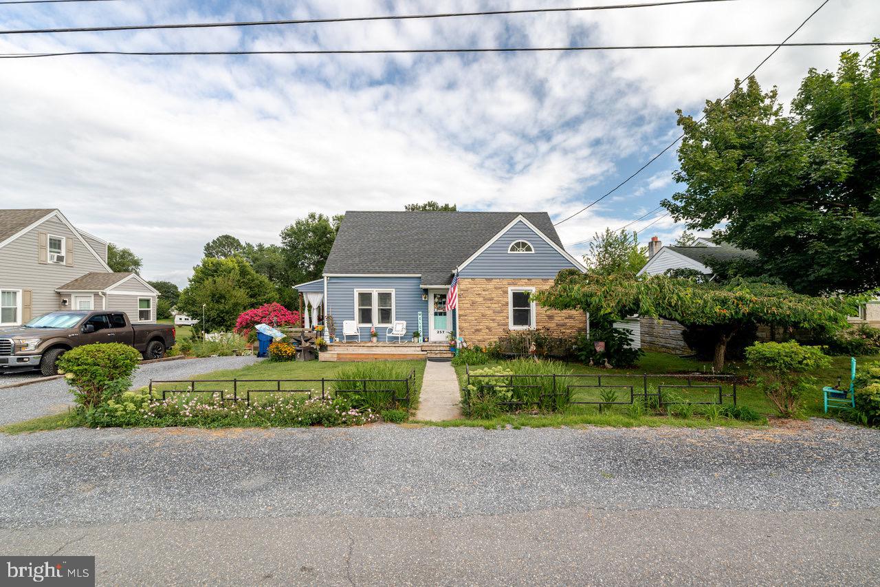257 CENTER ST, TIMBERVILLE, Virginia 22853, 4 Bedrooms Bedrooms, ,1 BathroomBathrooms,Residential,For sale,257 CENTER ST,VARO2002524 MLS # VARO2002524