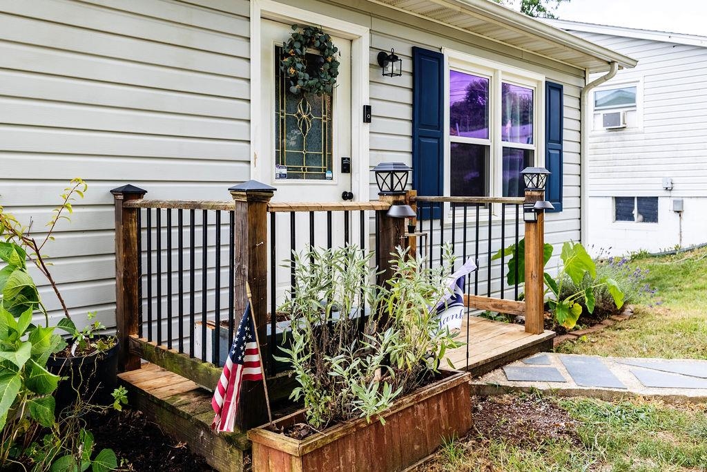54 BEVERLEY ST, VERONA, Virginia 24482, 3 Bedrooms Bedrooms, ,1 BathroomBathrooms,Residential,54 BEVERLEY ST,668280 MLS # 668280