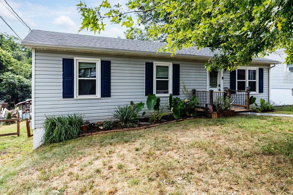 54 BEVERLEY ST, VERONA, Virginia 24482, 3 Bedrooms Bedrooms, ,1 BathroomBathrooms,Residential,54 BEVERLEY ST,668280 MLS # 668280