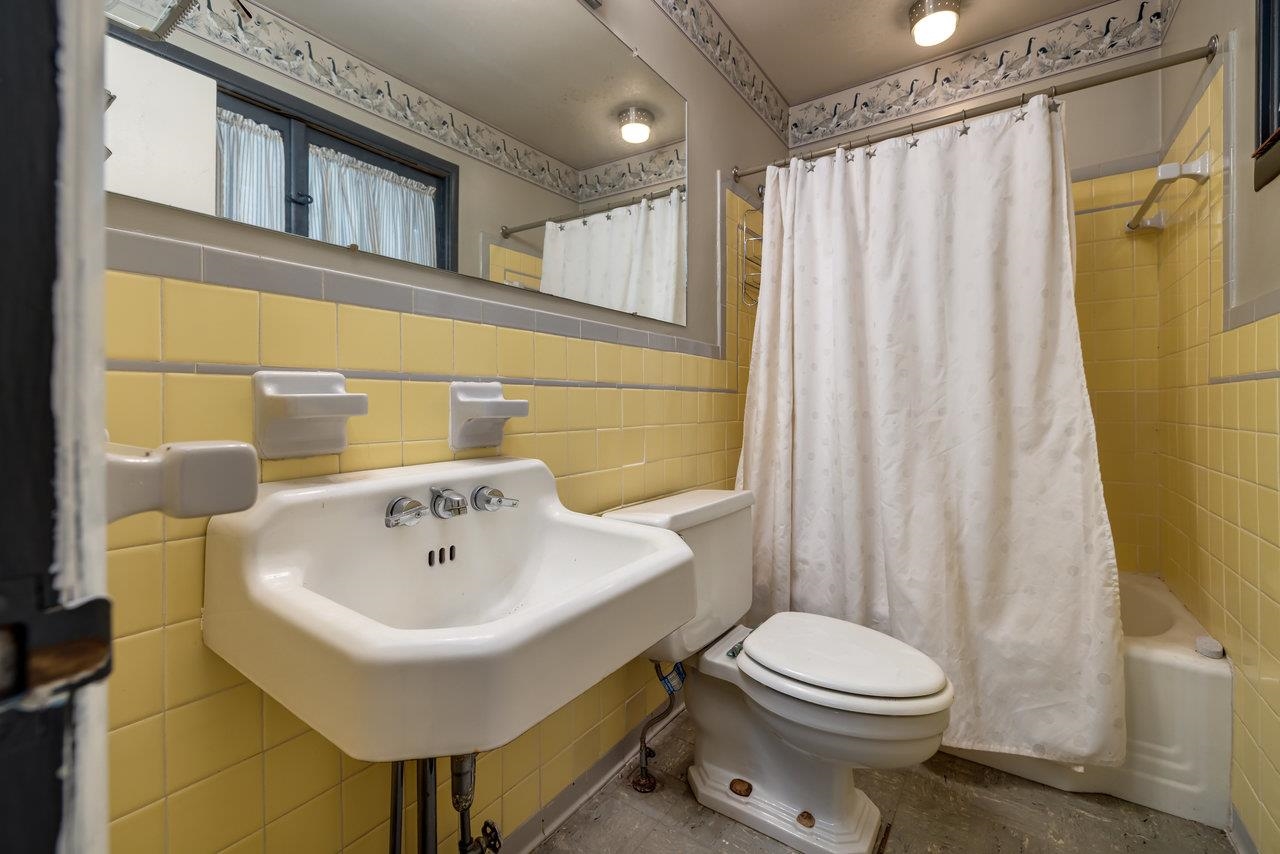 289 NEWMAN AVE, HARRISONBURG, Virginia 22801, 7 Bedrooms Bedrooms, ,5 BathroomsBathrooms,Residential,289 NEWMAN AVE,668282 MLS # 668282