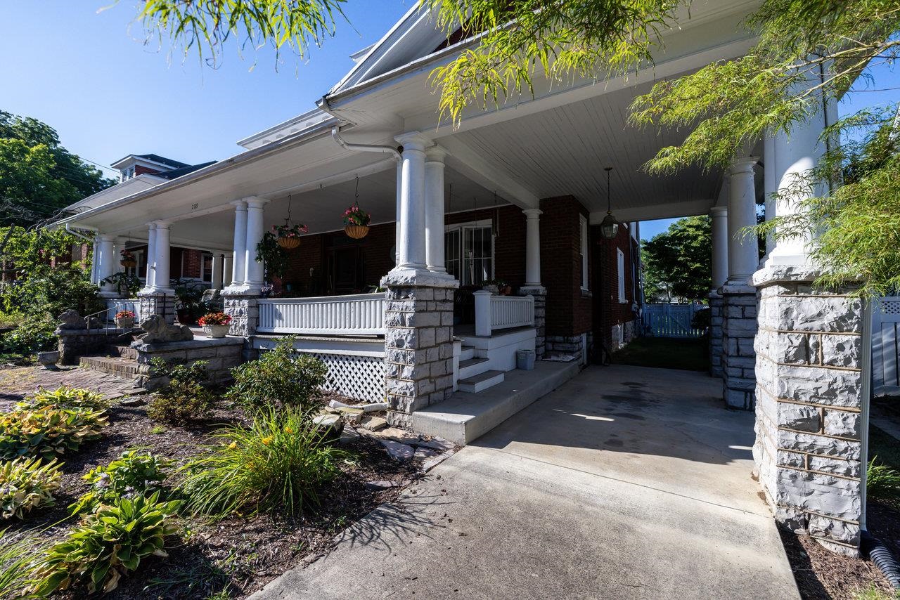 289 NEWMAN AVE, HARRISONBURG, Virginia 22801, 7 Bedrooms Bedrooms, ,5 BathroomsBathrooms,Residential,289 NEWMAN AVE,668282 MLS # 668282