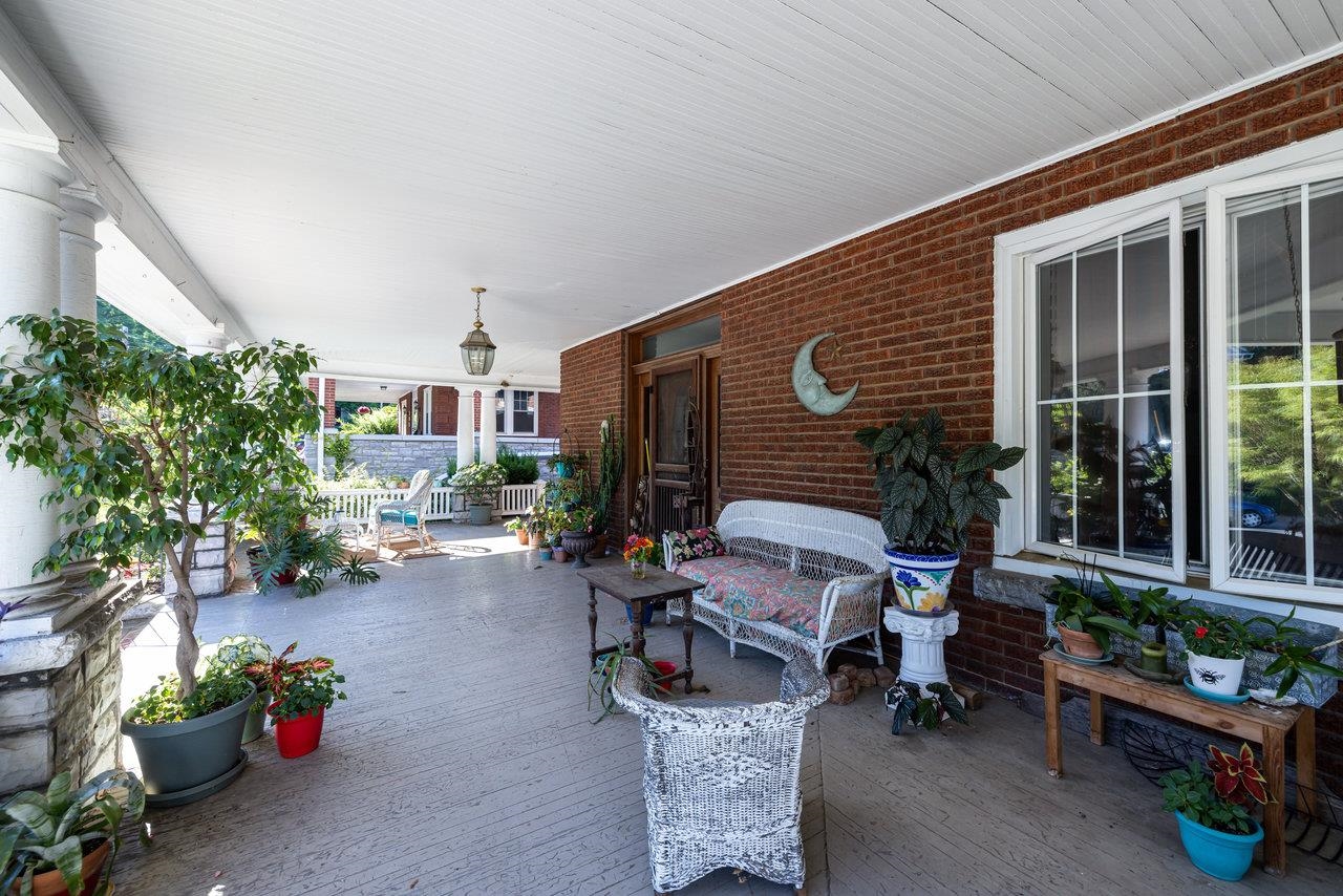 289 NEWMAN AVE, HARRISONBURG, Virginia 22801, 7 Bedrooms Bedrooms, ,5 BathroomsBathrooms,Residential,289 NEWMAN AVE,668282 MLS # 668282