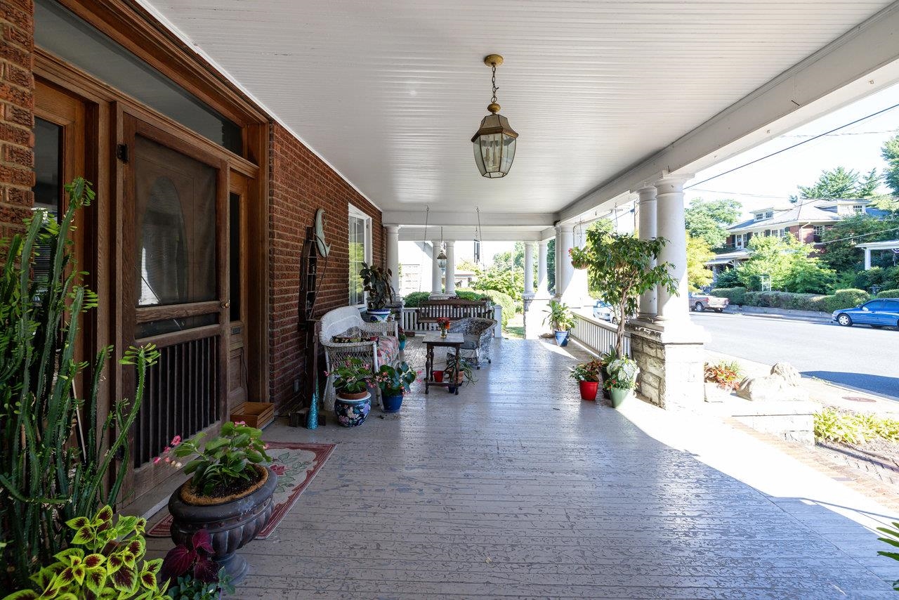 289 NEWMAN AVE, HARRISONBURG, Virginia 22801, 7 Bedrooms Bedrooms, ,5 BathroomsBathrooms,Residential,289 NEWMAN AVE,668282 MLS # 668282