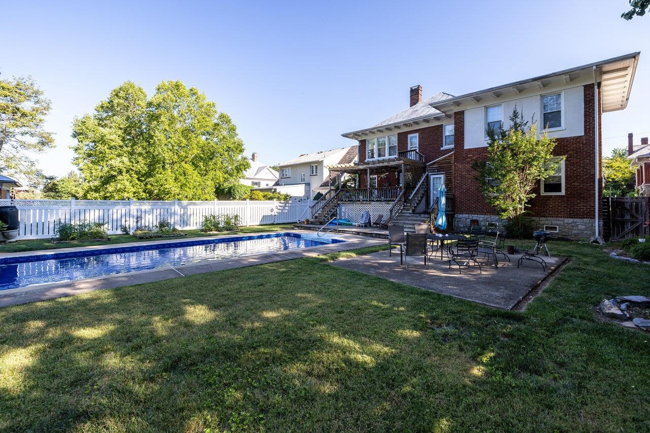 289 NEWMAN AVE, HARRISONBURG, Virginia 22801, 7 Bedrooms Bedrooms, ,5 BathroomsBathrooms,Residential,289 NEWMAN AVE,668282 MLS # 668282