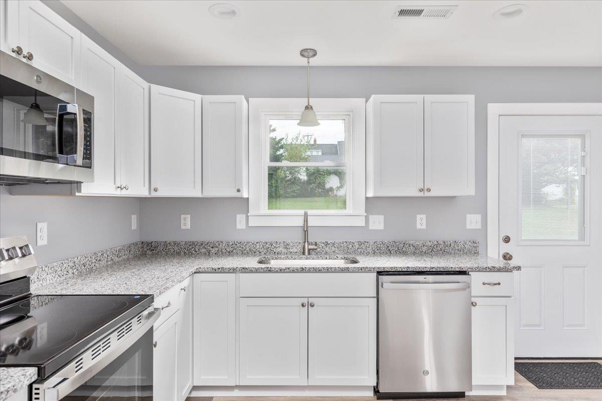 178 BANK ST, MOUNT JACKSON, Virginia 22842, 3 Bedrooms Bedrooms, ,2 BathroomsBathrooms,Residential,178 BANK ST,668283 MLS # 668283