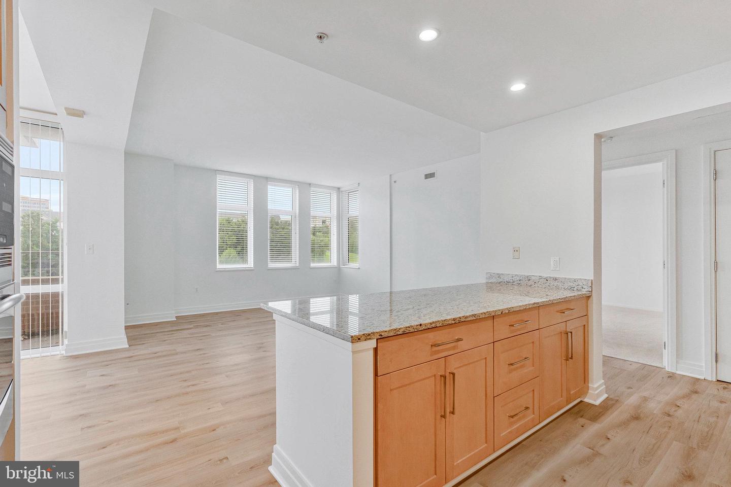 8220 CRESTWOOD HEIGHTS DR #412, MCLEAN, Virginia 22102, 2 Bedrooms Bedrooms, ,2 BathroomsBathrooms,Residential,For sale,8220 CRESTWOOD HEIGHTS DR #412,VAFX2258994 MLS # VAFX2258994