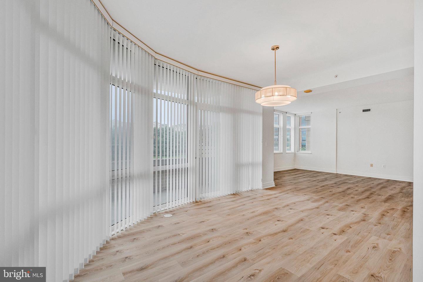 8220 CRESTWOOD HEIGHTS DR #412, MCLEAN, Virginia 22102, 2 Bedrooms Bedrooms, ,2 BathroomsBathrooms,Residential,For sale,8220 CRESTWOOD HEIGHTS DR #412,VAFX2258994 MLS # VAFX2258994