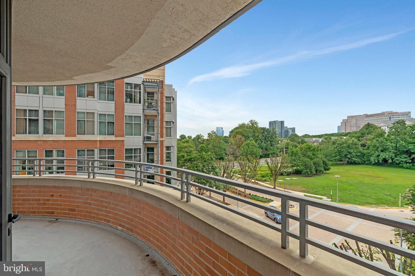 8220 CRESTWOOD HEIGHTS DR #412, MCLEAN, Virginia 22102, 2 Bedrooms Bedrooms, ,2 BathroomsBathrooms,Residential,For sale,8220 CRESTWOOD HEIGHTS DR #412,VAFX2258994 MLS # VAFX2258994