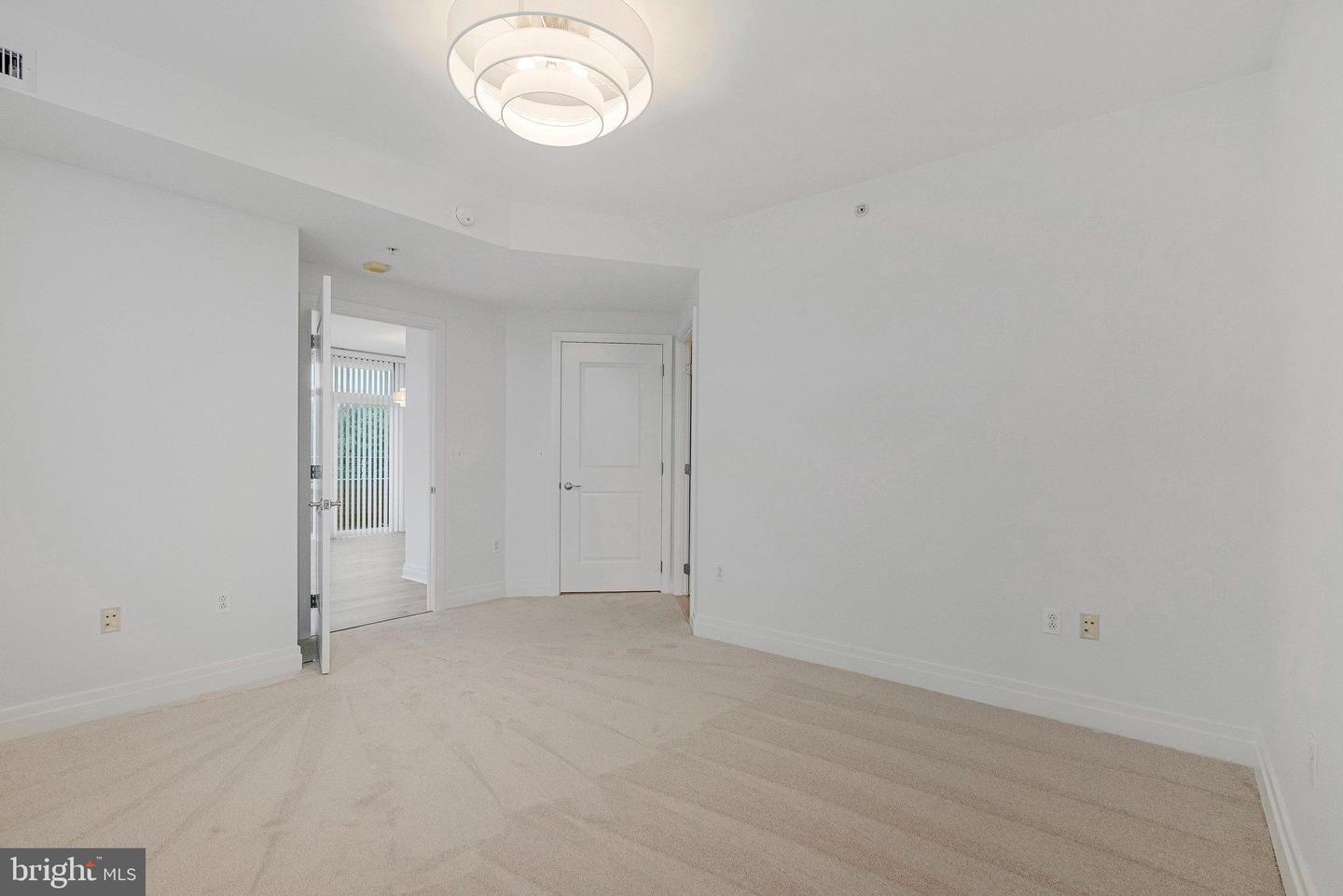 8220 CRESTWOOD HEIGHTS DR #412, MCLEAN, Virginia 22102, 2 Bedrooms Bedrooms, ,2 BathroomsBathrooms,Residential,For sale,8220 CRESTWOOD HEIGHTS DR #412,VAFX2258994 MLS # VAFX2258994