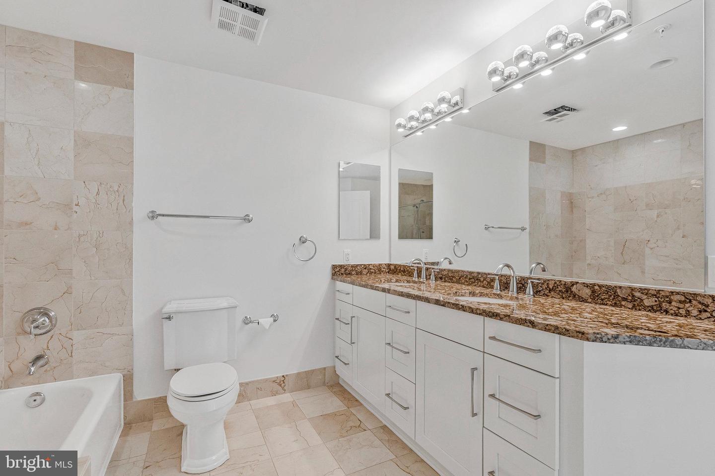 8220 CRESTWOOD HEIGHTS DR #412, MCLEAN, Virginia 22102, 2 Bedrooms Bedrooms, ,2 BathroomsBathrooms,Residential,For sale,8220 CRESTWOOD HEIGHTS DR #412,VAFX2258994 MLS # VAFX2258994