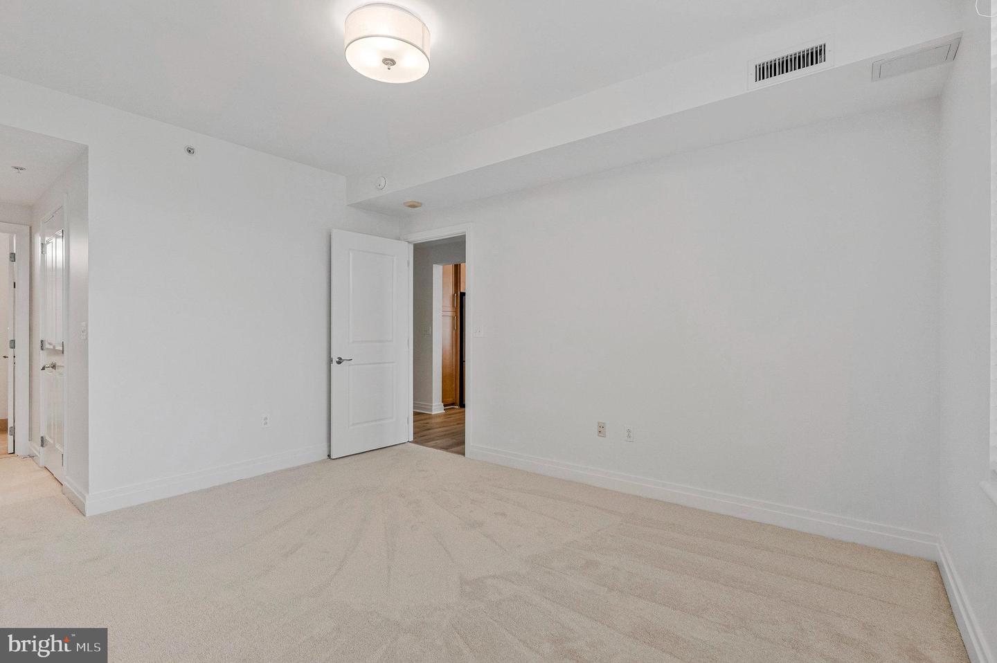 8220 CRESTWOOD HEIGHTS DR #412, MCLEAN, Virginia 22102, 2 Bedrooms Bedrooms, ,2 BathroomsBathrooms,Residential,For sale,8220 CRESTWOOD HEIGHTS DR #412,VAFX2258994 MLS # VAFX2258994