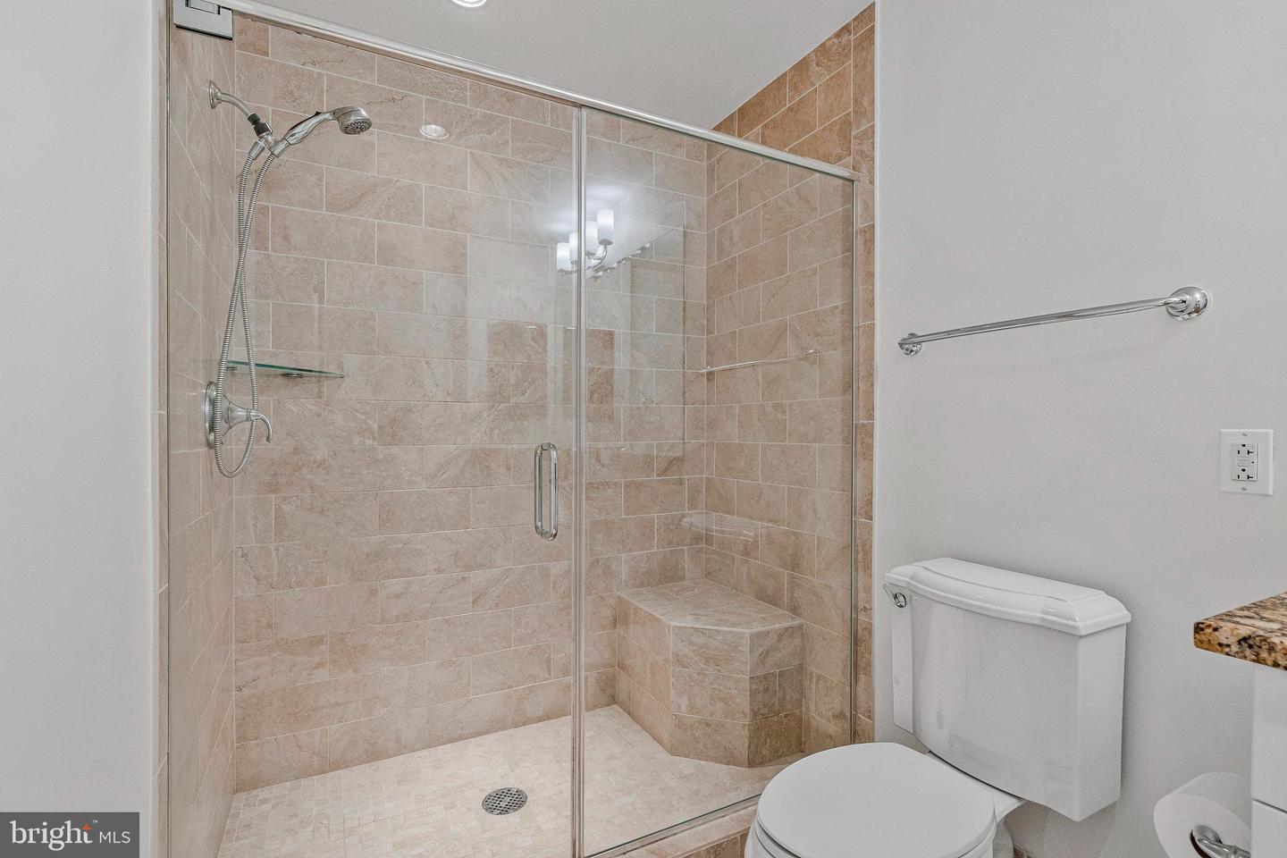 8220 CRESTWOOD HEIGHTS DR #412, MCLEAN, Virginia 22102, 2 Bedrooms Bedrooms, ,2 BathroomsBathrooms,Residential,For sale,8220 CRESTWOOD HEIGHTS DR #412,VAFX2258994 MLS # VAFX2258994