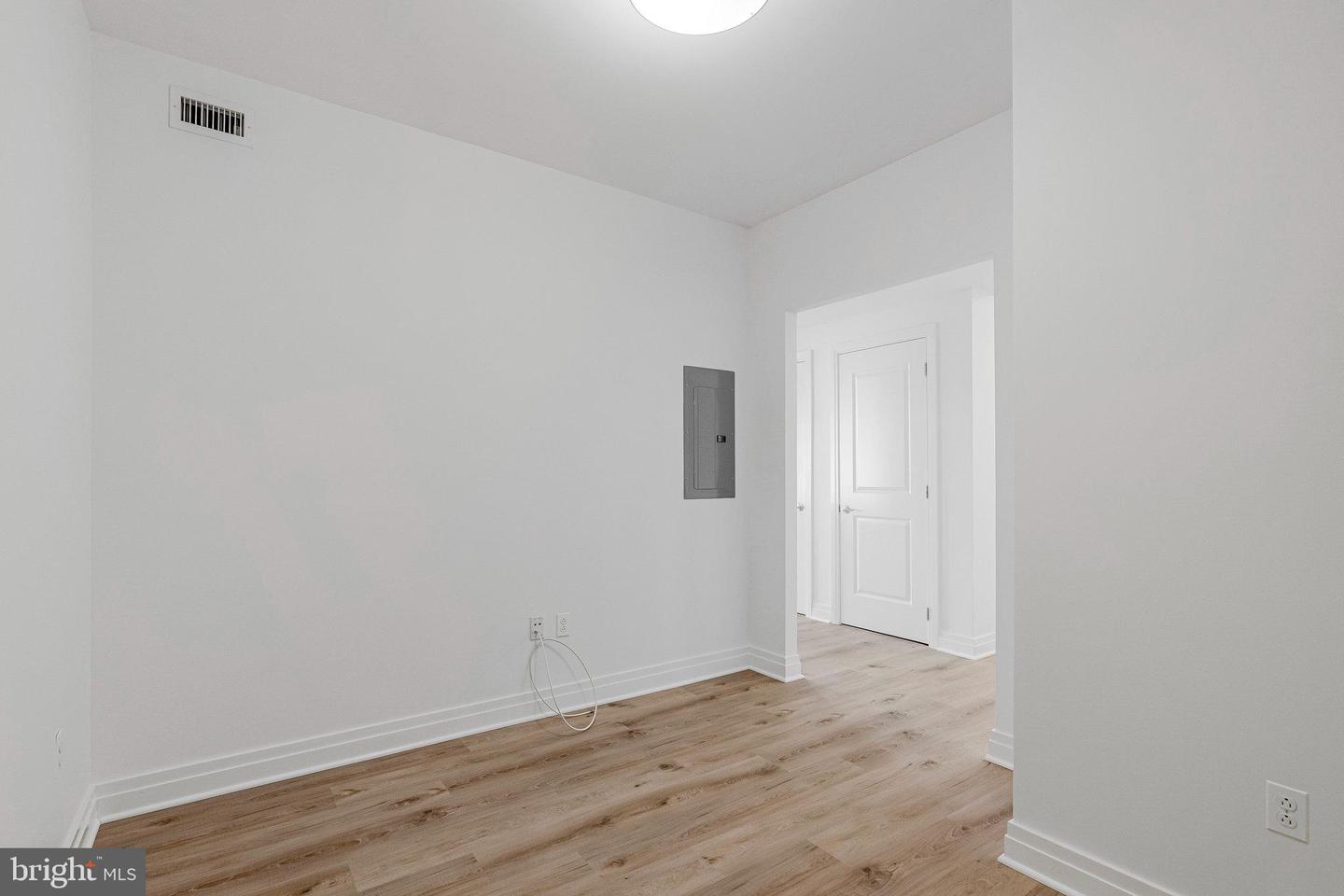 8220 CRESTWOOD HEIGHTS DR #412, MCLEAN, Virginia 22102, 2 Bedrooms Bedrooms, ,2 BathroomsBathrooms,Residential,For sale,8220 CRESTWOOD HEIGHTS DR #412,VAFX2258994 MLS # VAFX2258994