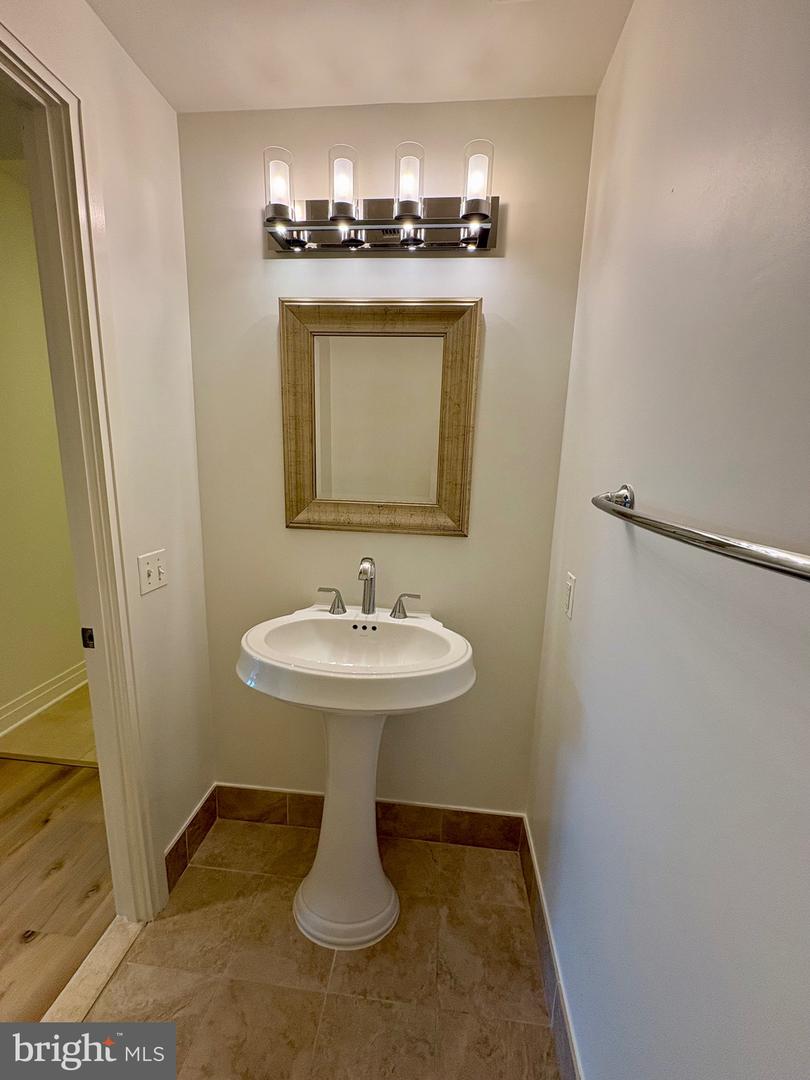 8220 CRESTWOOD HEIGHTS DR #412, MCLEAN, Virginia 22102, 2 Bedrooms Bedrooms, ,2 BathroomsBathrooms,Residential,For sale,8220 CRESTWOOD HEIGHTS DR #412,VAFX2258994 MLS # VAFX2258994