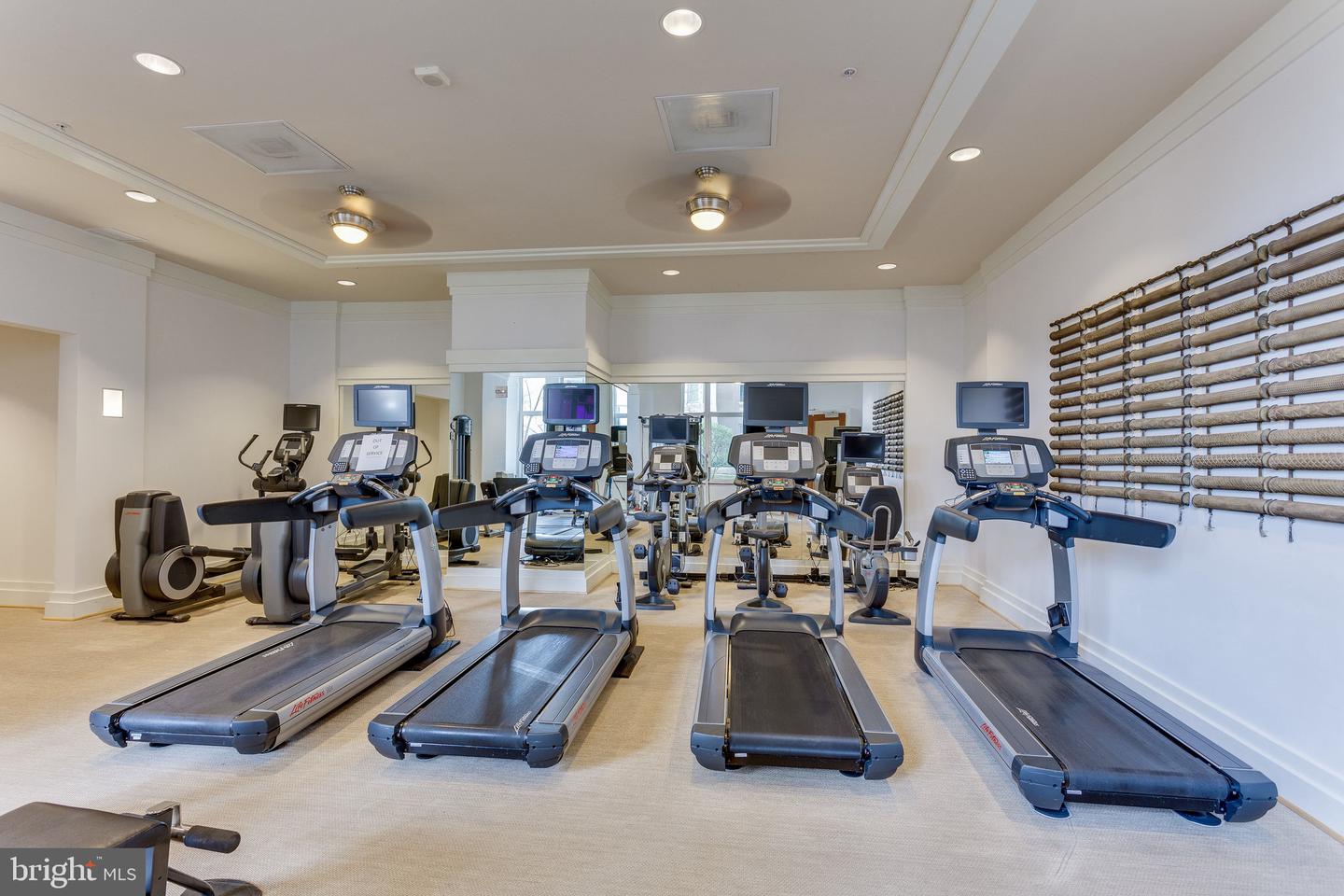 8220 CRESTWOOD HEIGHTS DR #412, MCLEAN, Virginia 22102, 2 Bedrooms Bedrooms, ,2 BathroomsBathrooms,Residential,For sale,8220 CRESTWOOD HEIGHTS DR #412,VAFX2258994 MLS # VAFX2258994
