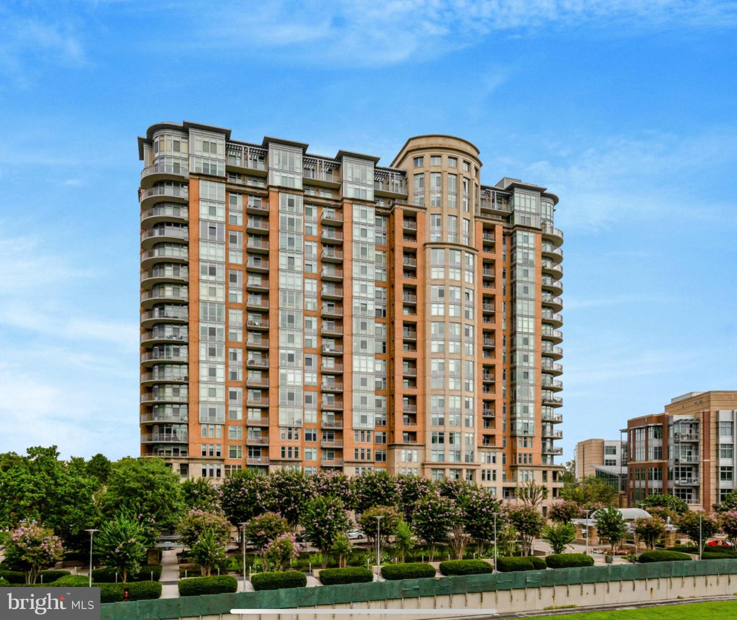 8220 CRESTWOOD HEIGHTS DR #412, MCLEAN, Virginia 22102, 2 Bedrooms Bedrooms, ,2 BathroomsBathrooms,Residential,For sale,8220 CRESTWOOD HEIGHTS DR #412,VAFX2258994 MLS # VAFX2258994