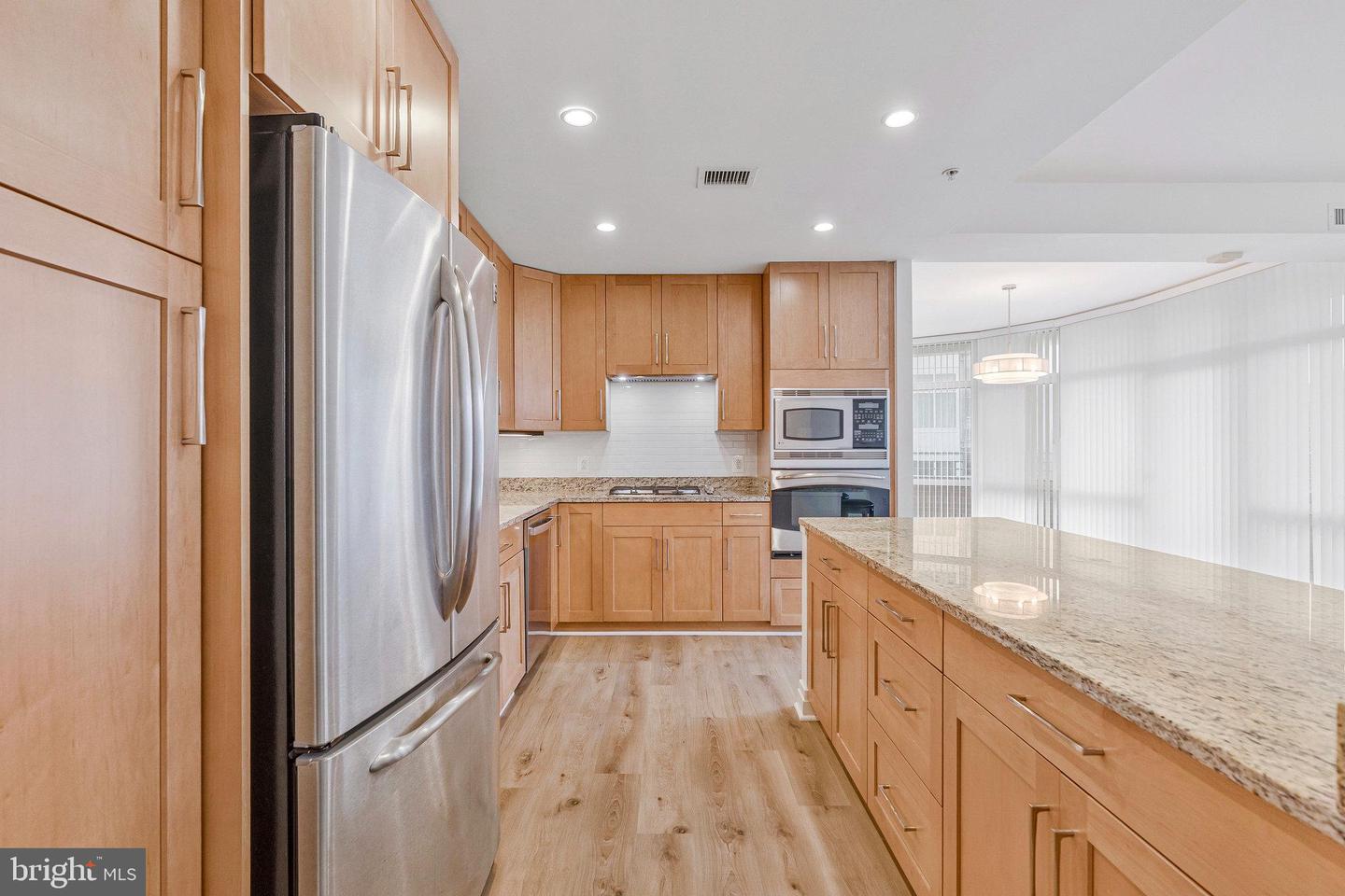 8220 CRESTWOOD HEIGHTS DR #412, MCLEAN, Virginia 22102, 2 Bedrooms Bedrooms, ,2 BathroomsBathrooms,Residential,For sale,8220 CRESTWOOD HEIGHTS DR #412,VAFX2258994 MLS # VAFX2258994