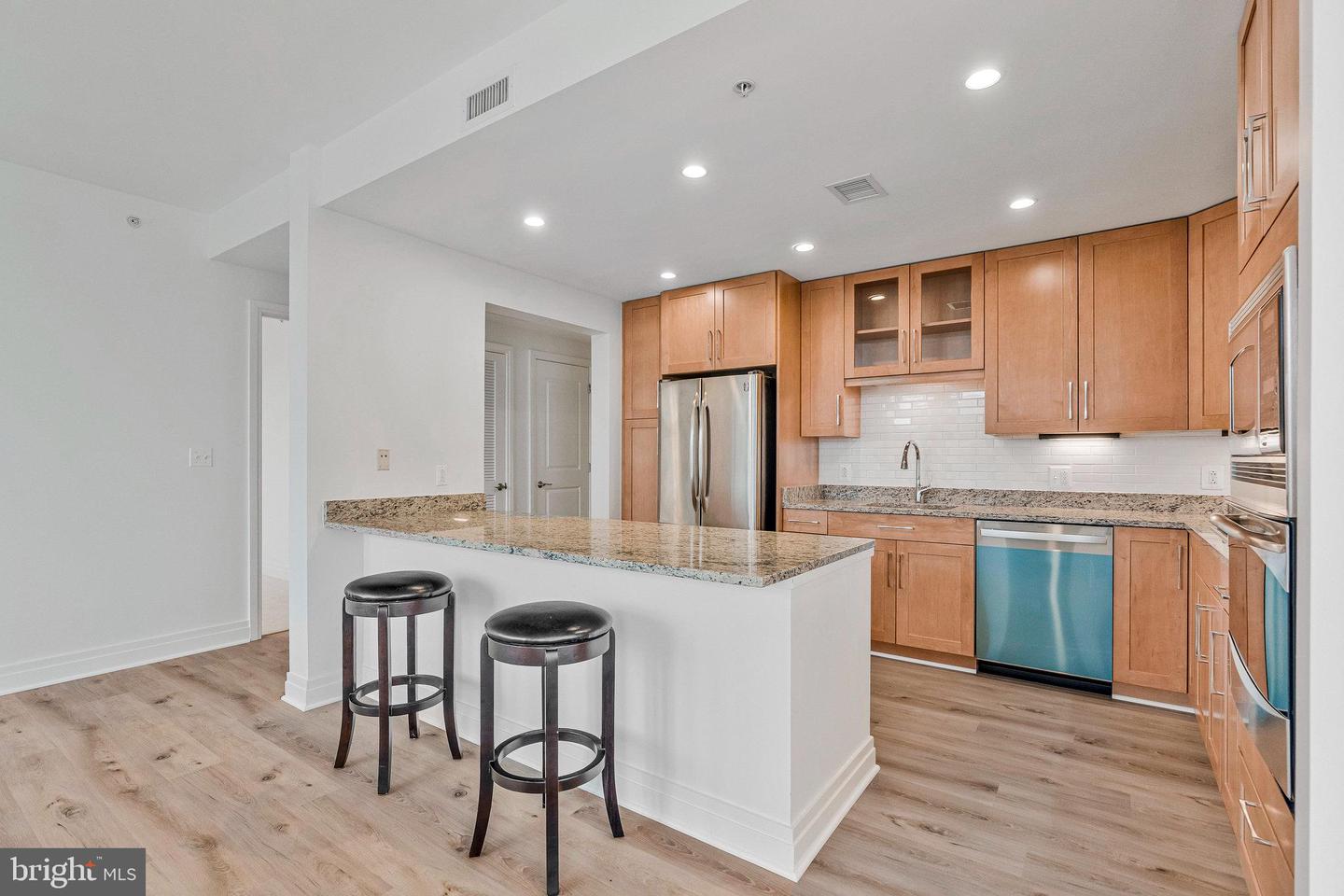 8220 CRESTWOOD HEIGHTS DR #412, MCLEAN, Virginia 22102, 2 Bedrooms Bedrooms, ,2 BathroomsBathrooms,Residential,For sale,8220 CRESTWOOD HEIGHTS DR #412,VAFX2258994 MLS # VAFX2258994