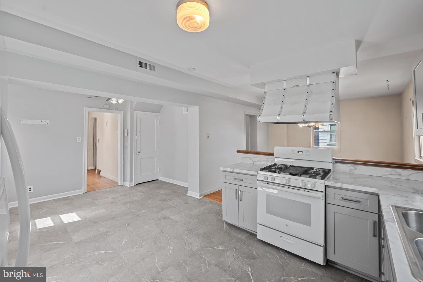 4052 MARTIN LUTHER KING JR AVE SW, WASHINGTON, District Of Columbia 20032, 3 Bedrooms Bedrooms, ,2 BathroomsBathrooms,Residential,For sale,4052 MARTIN LUTHER KING JR AVE SW,DCDC2213326 MLS # DCDC2213326