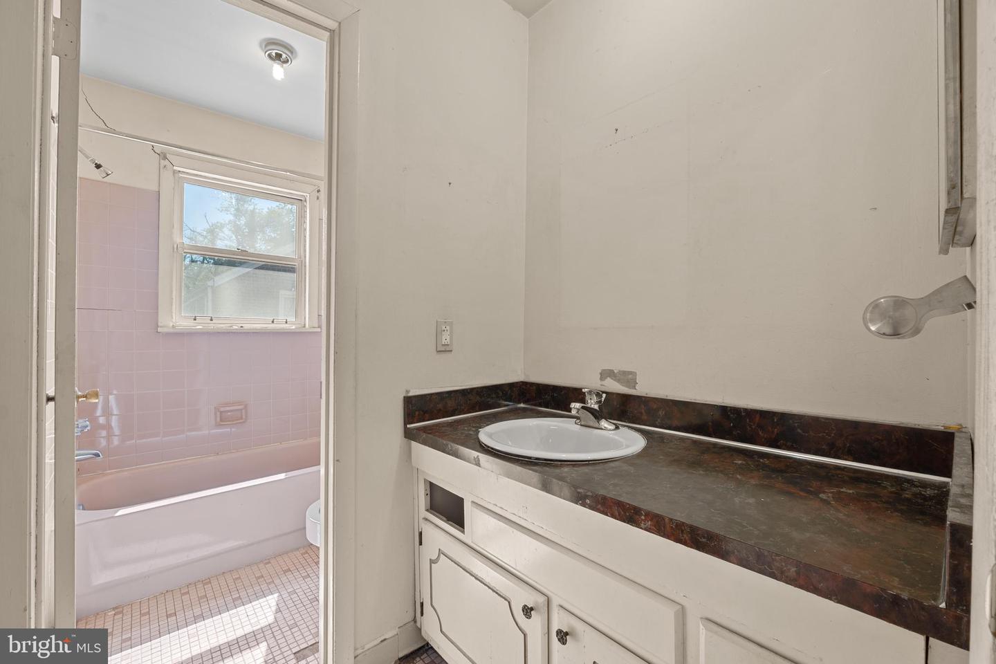 4052 MARTIN LUTHER KING JR AVE SW, WASHINGTON, District Of Columbia 20032, 3 Bedrooms Bedrooms, ,2 BathroomsBathrooms,Residential,For sale,4052 MARTIN LUTHER KING JR AVE SW,DCDC2213326 MLS # DCDC2213326