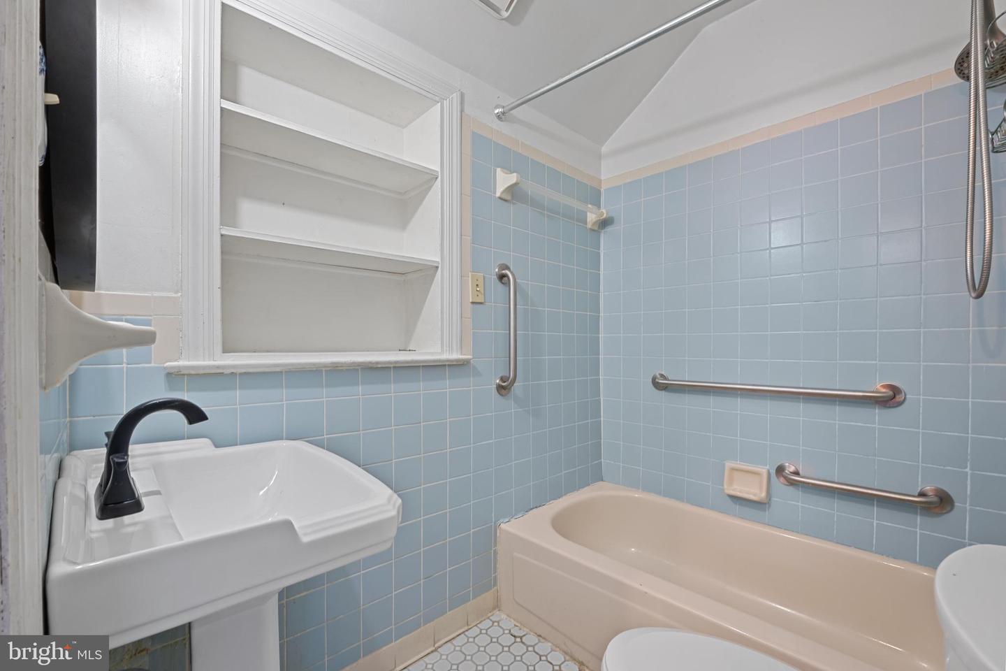 4052 MARTIN LUTHER KING JR AVE SW, WASHINGTON, District Of Columbia 20032, 3 Bedrooms Bedrooms, ,2 BathroomsBathrooms,Residential,For sale,4052 MARTIN LUTHER KING JR AVE SW,DCDC2213326 MLS # DCDC2213326