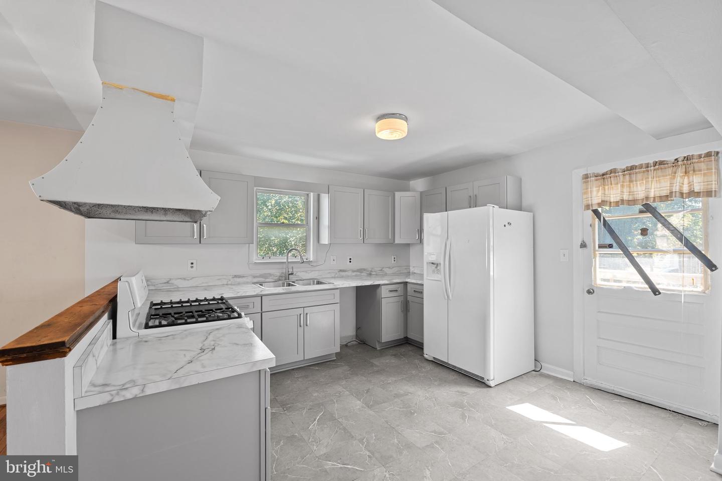 4052 MARTIN LUTHER KING JR AVE SW, WASHINGTON, District Of Columbia 20032, 3 Bedrooms Bedrooms, ,2 BathroomsBathrooms,Residential,For sale,4052 MARTIN LUTHER KING JR AVE SW,DCDC2213326 MLS # DCDC2213326