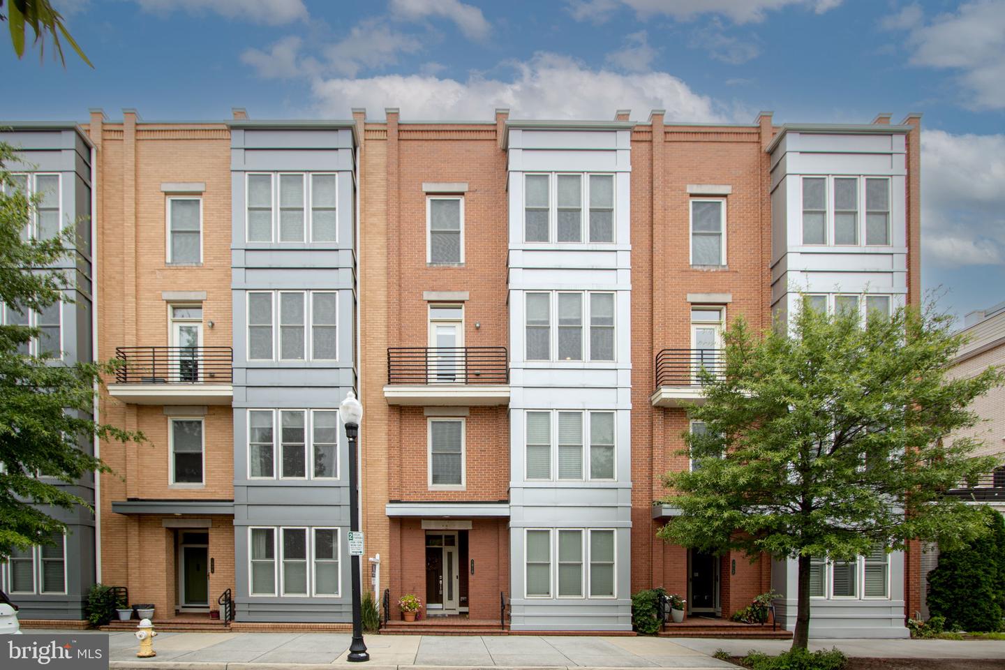 1910 POTOMAC AVE #102, ALEXANDRIA, Virginia 22301, 3 Bedrooms Bedrooms, 6 Rooms Rooms,2 BathroomsBathrooms,Residential,For sale,1910 POTOMAC AVE #102,VAAX2048314 MLS # VAAX2048314